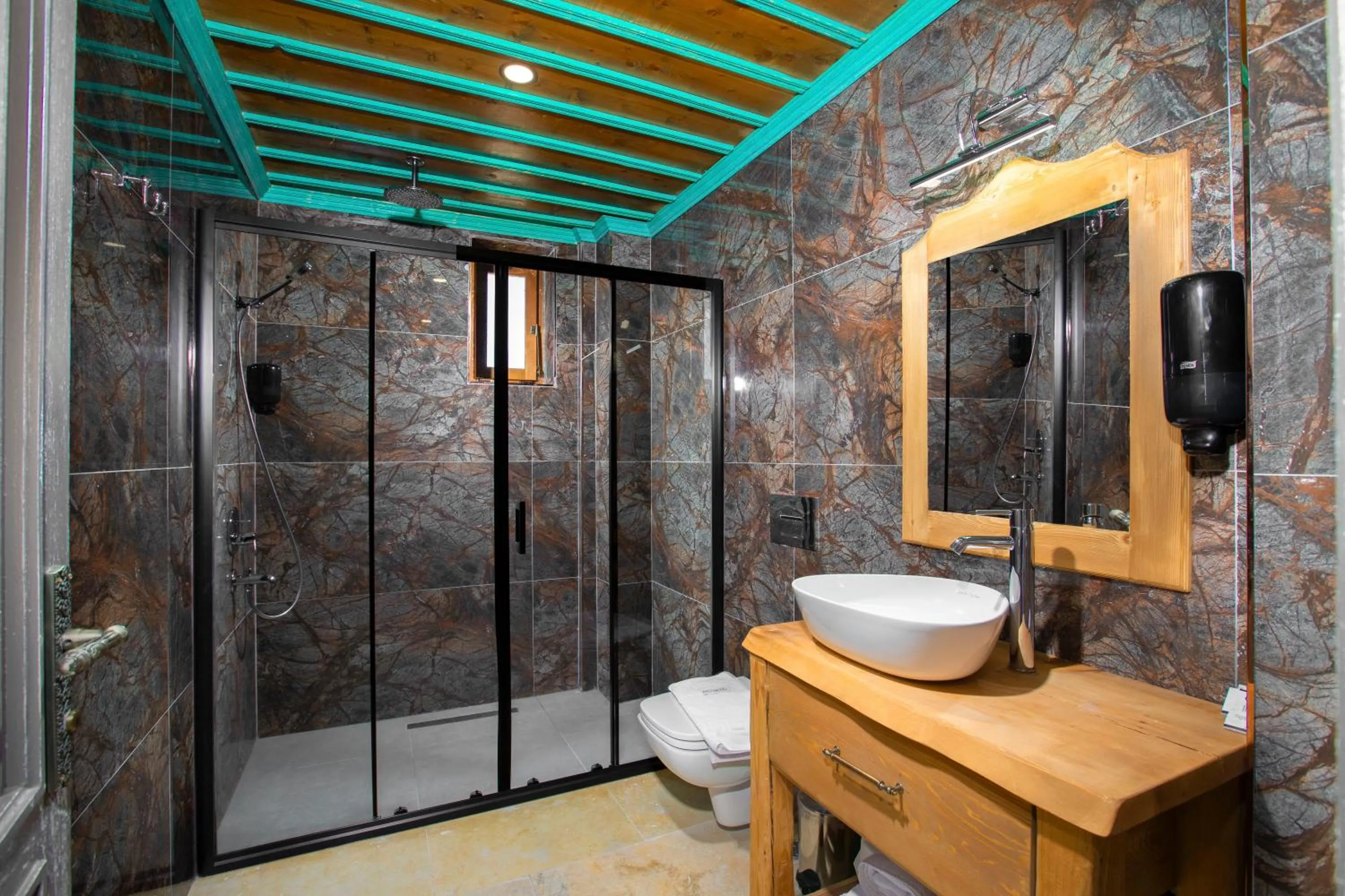 Shower in Moonstone in Cappadocia