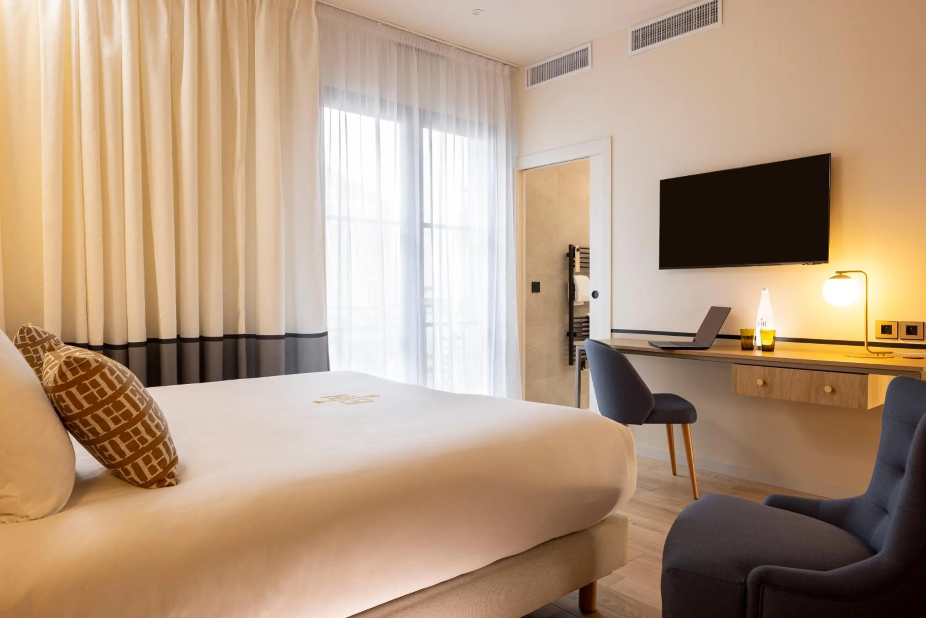 Bedroom, Bed in Epona Hôtel Sens