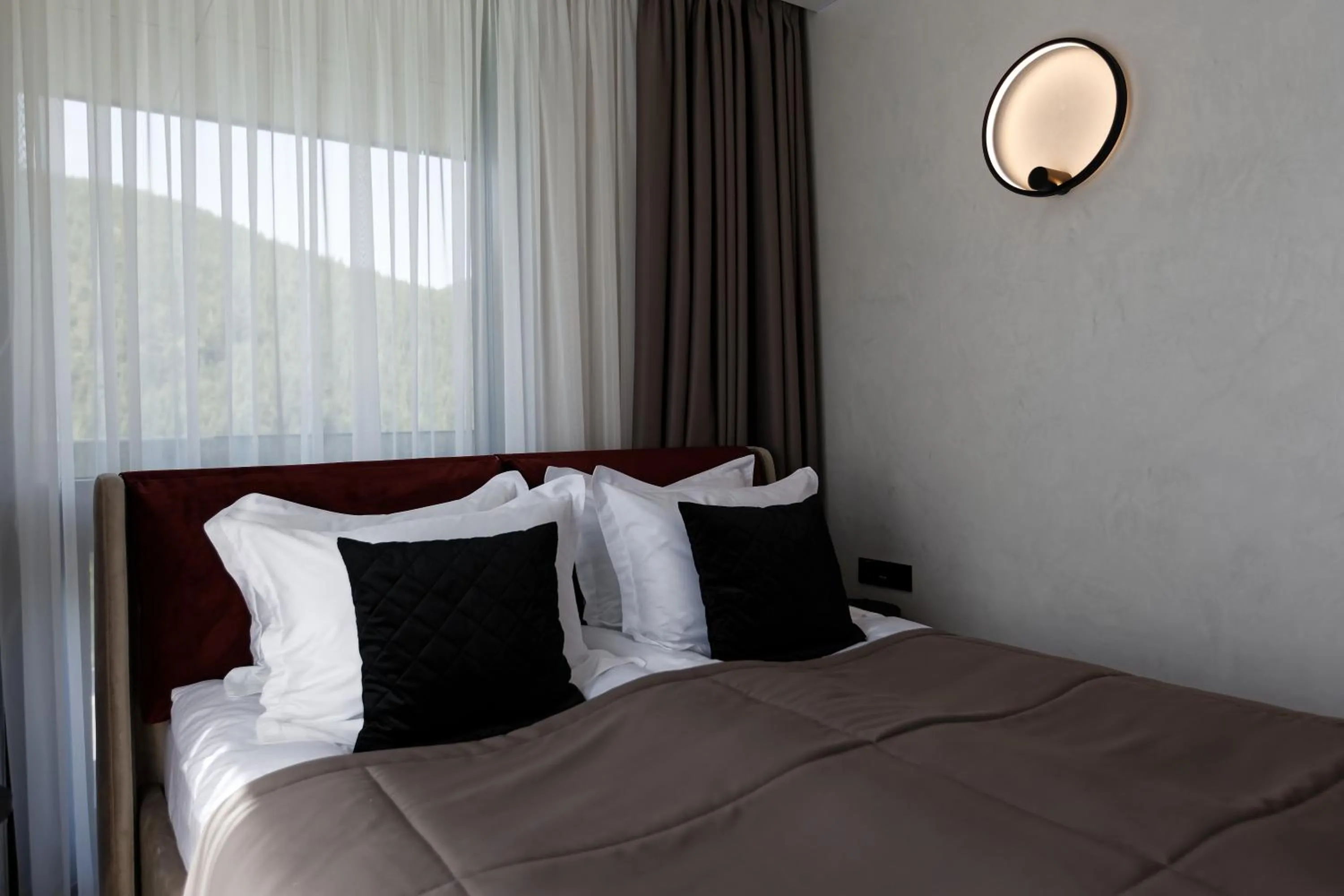 Bedroom, Bed in Glacier Premium Apartments