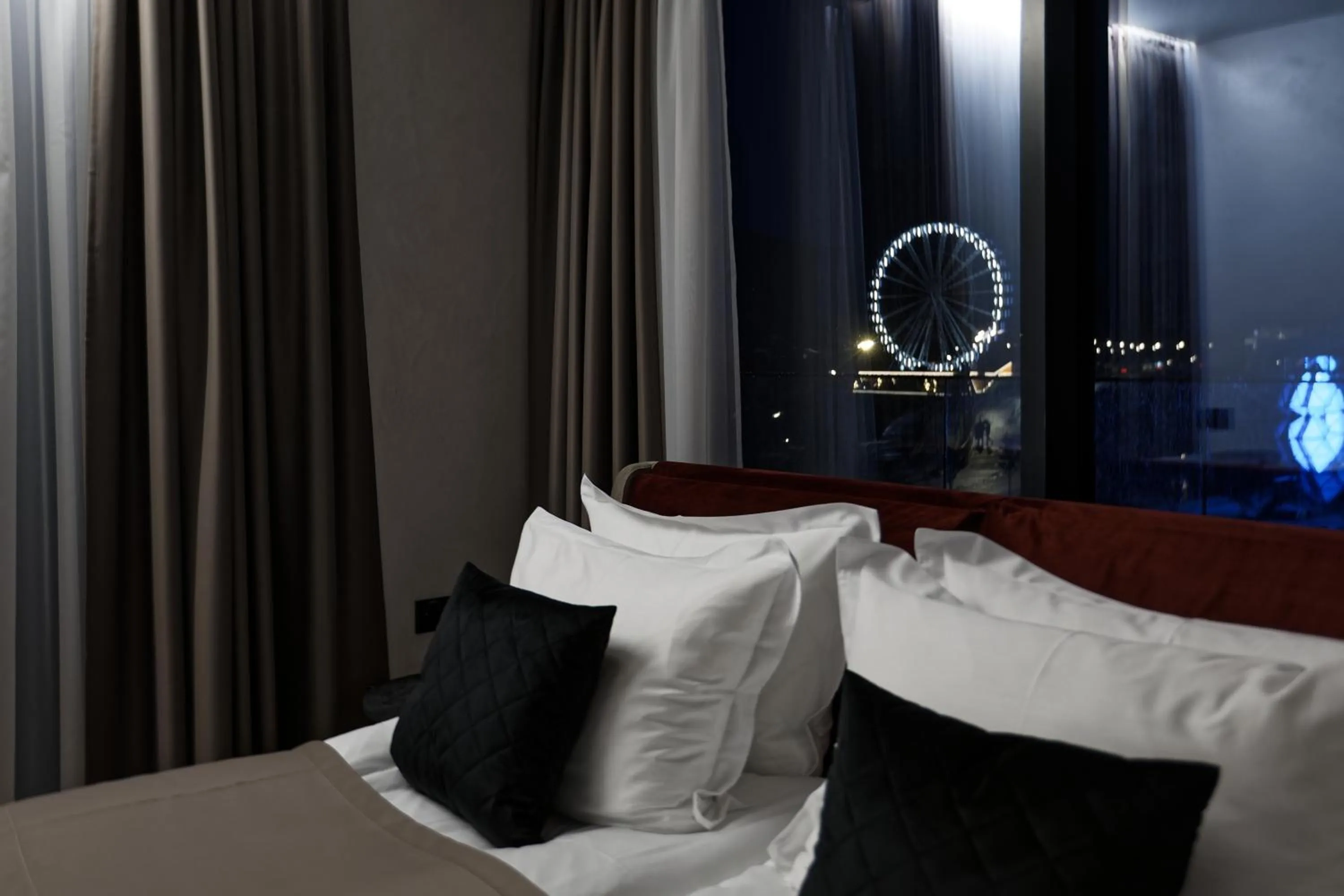 Other, Bed in Glacier Premium Apartments