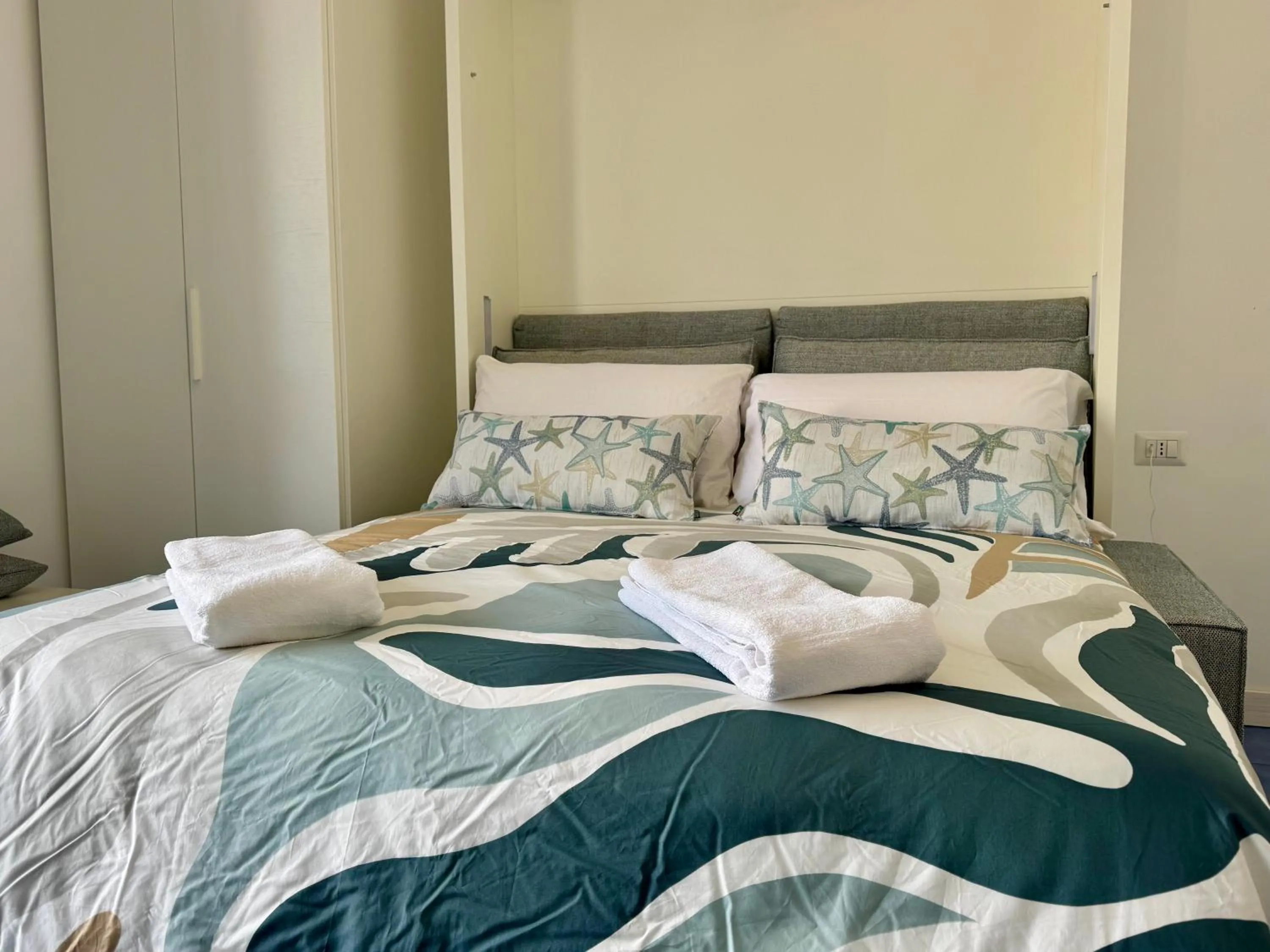 Bed in Aurora View Resort