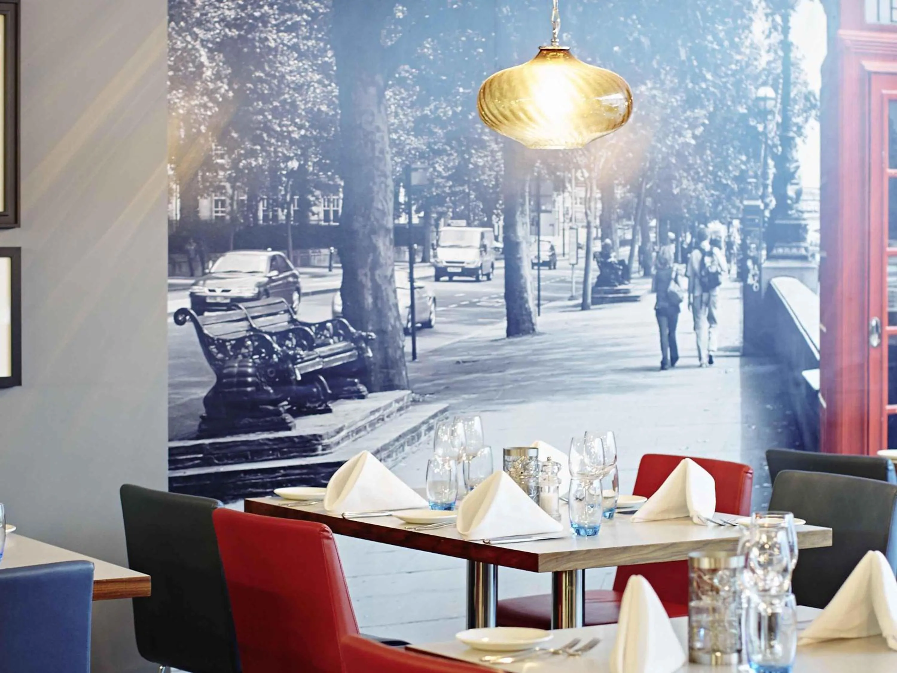 Restaurant/places to eat in Novotel London Waterloo