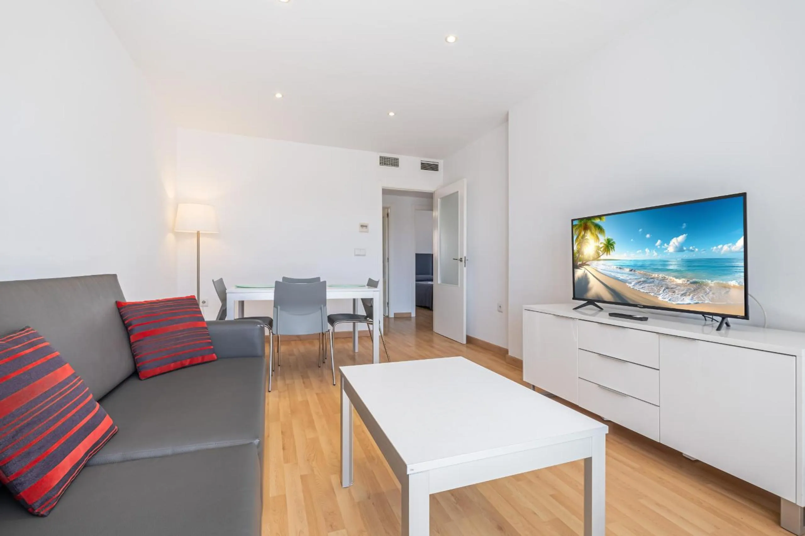 TV and multimedia in Apartamentos Les Dunes Centro Levante Beach