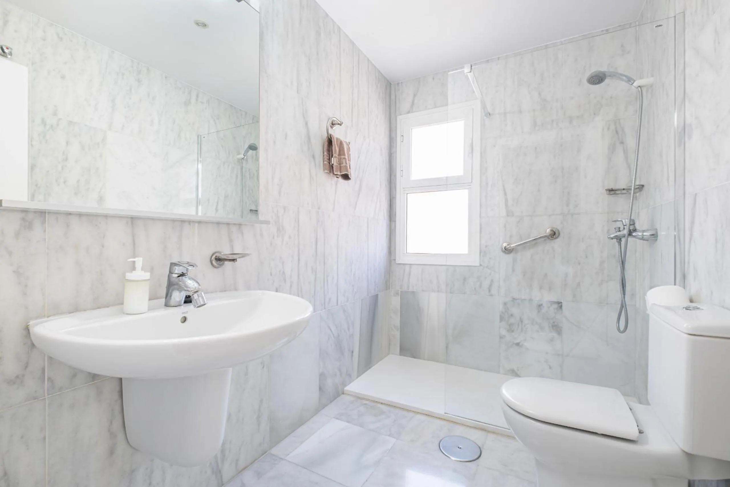 Shower in Apartamentos Les Dunes Centro Levante Beach