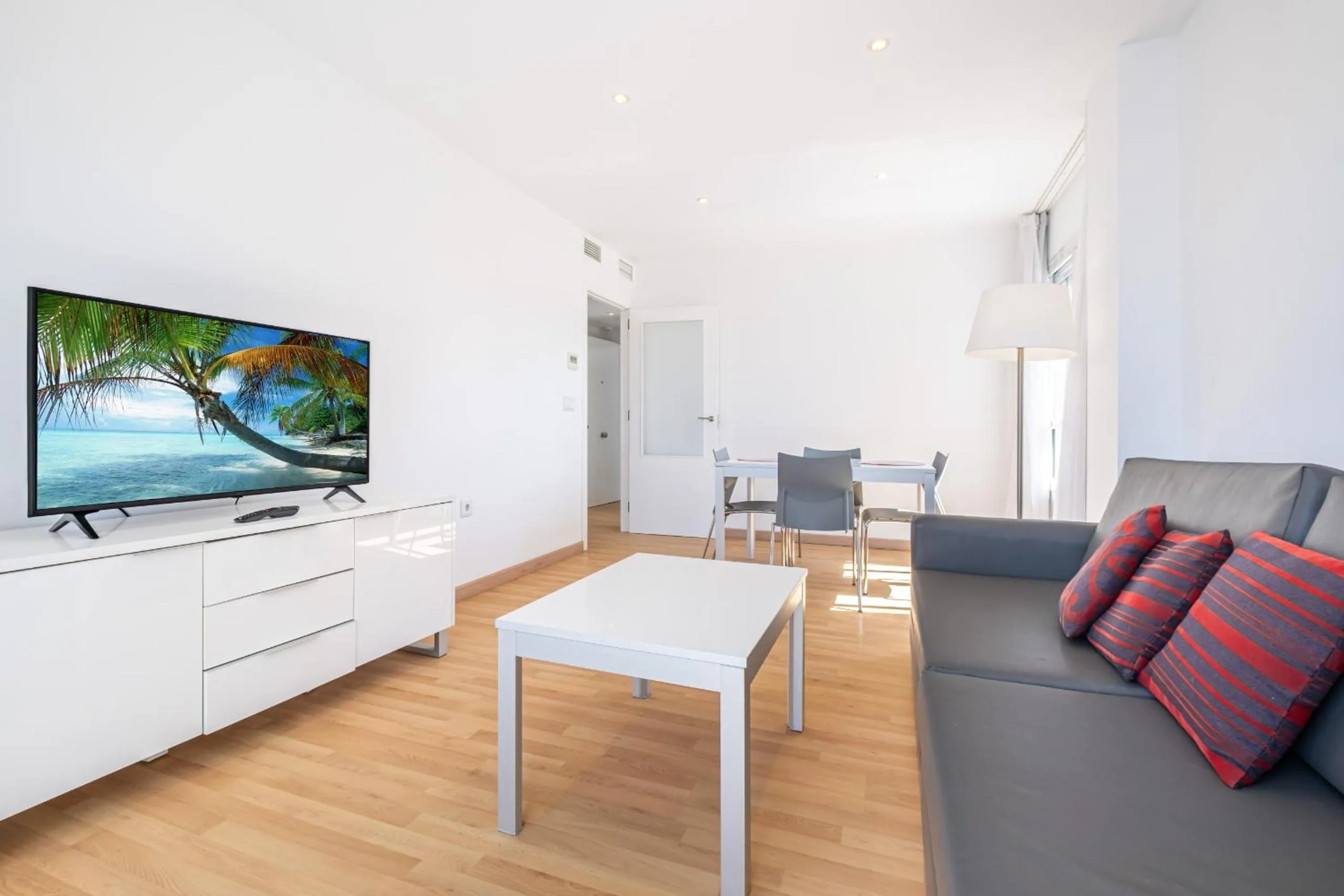 TV and multimedia in Apartamentos Les Dunes Centro Levante Beach