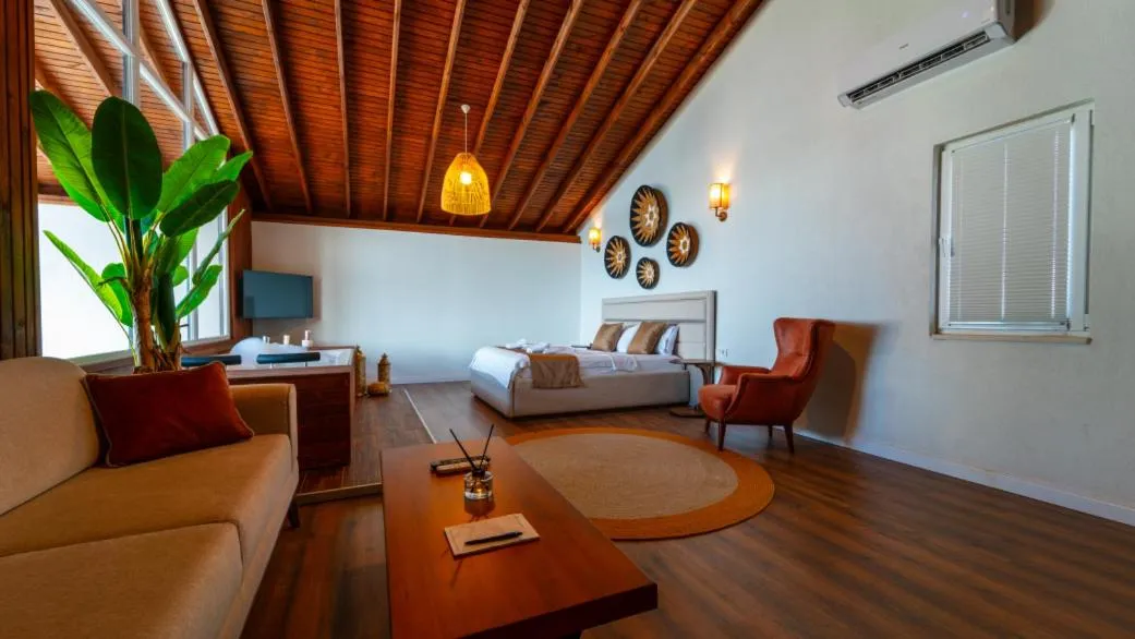 Hot Tub in Trio Palazio Sapanca