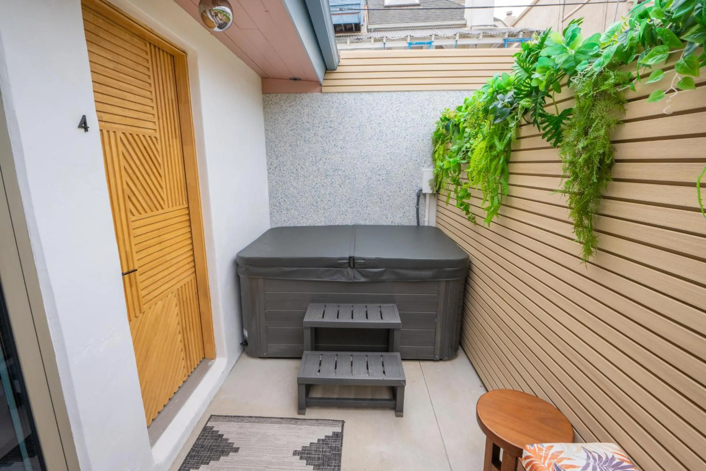 Deluxe Queen Room in The Boardwalk Hotel