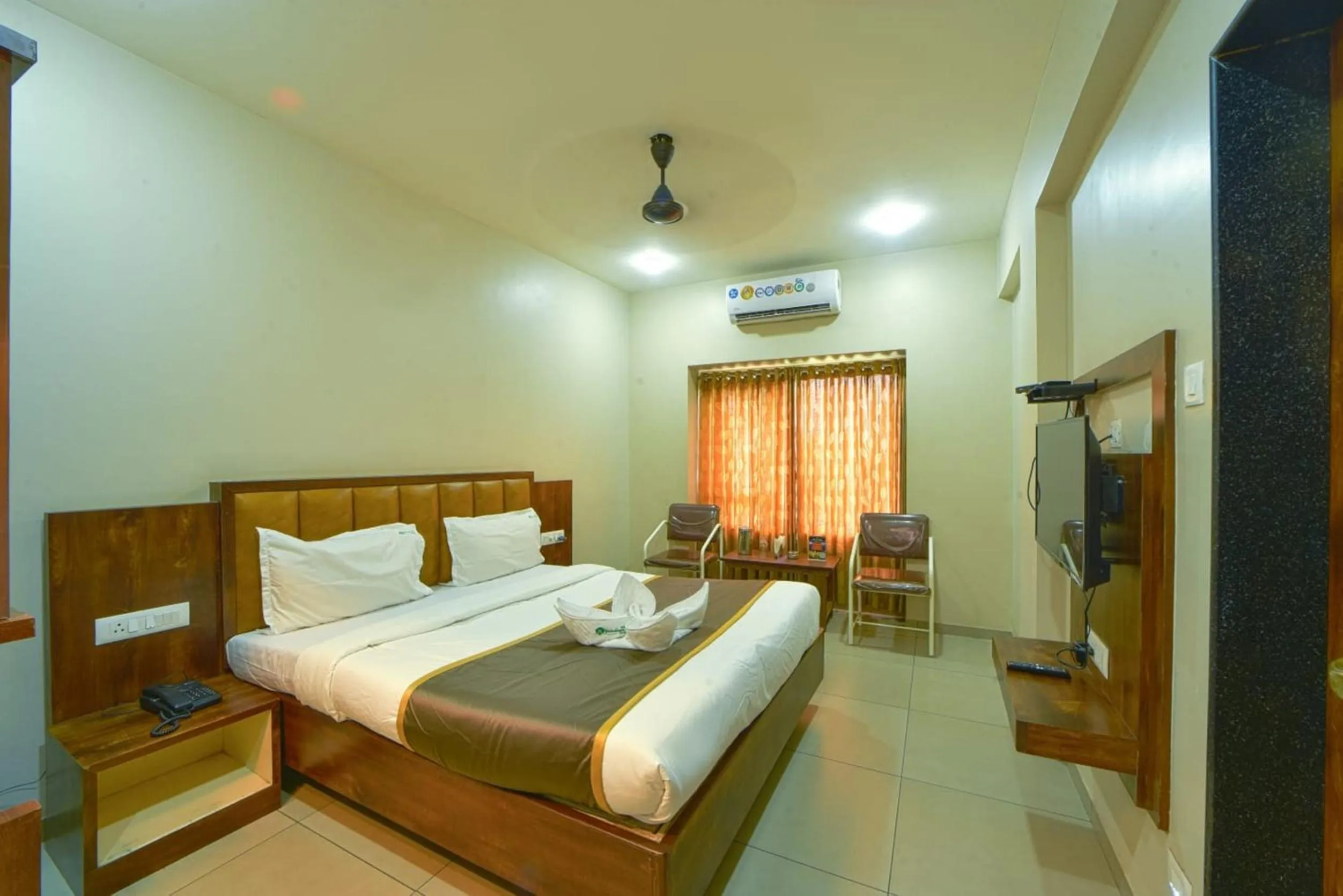 Bed in Hotel Vrindavan Deluxe Kolhapur NEAR CENTRAL BUS STAND