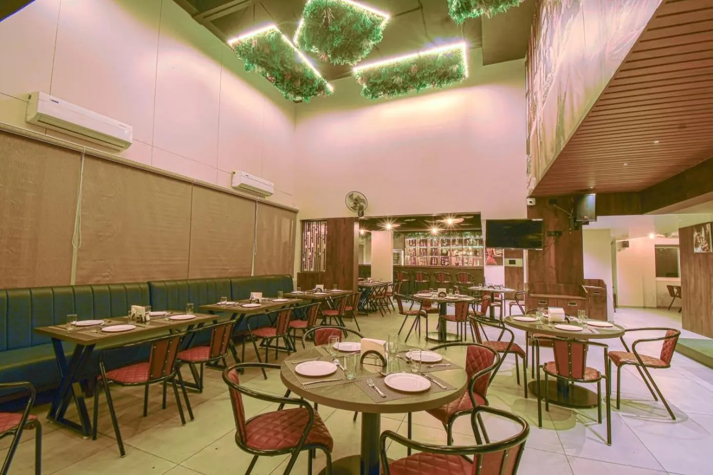 Restaurant/places to eat in Hotel Vrindavan Deluxe Kolhapur NEAR CENTRAL BUS STAND