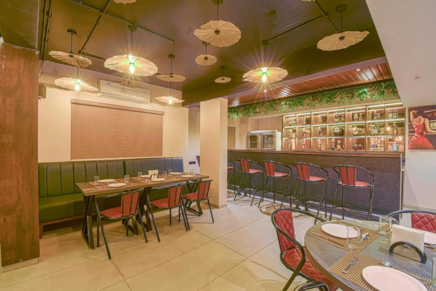 Lounge or bar in Hotel Vrindavan Deluxe Kolhapur NEAR CENTRAL BUS STAND