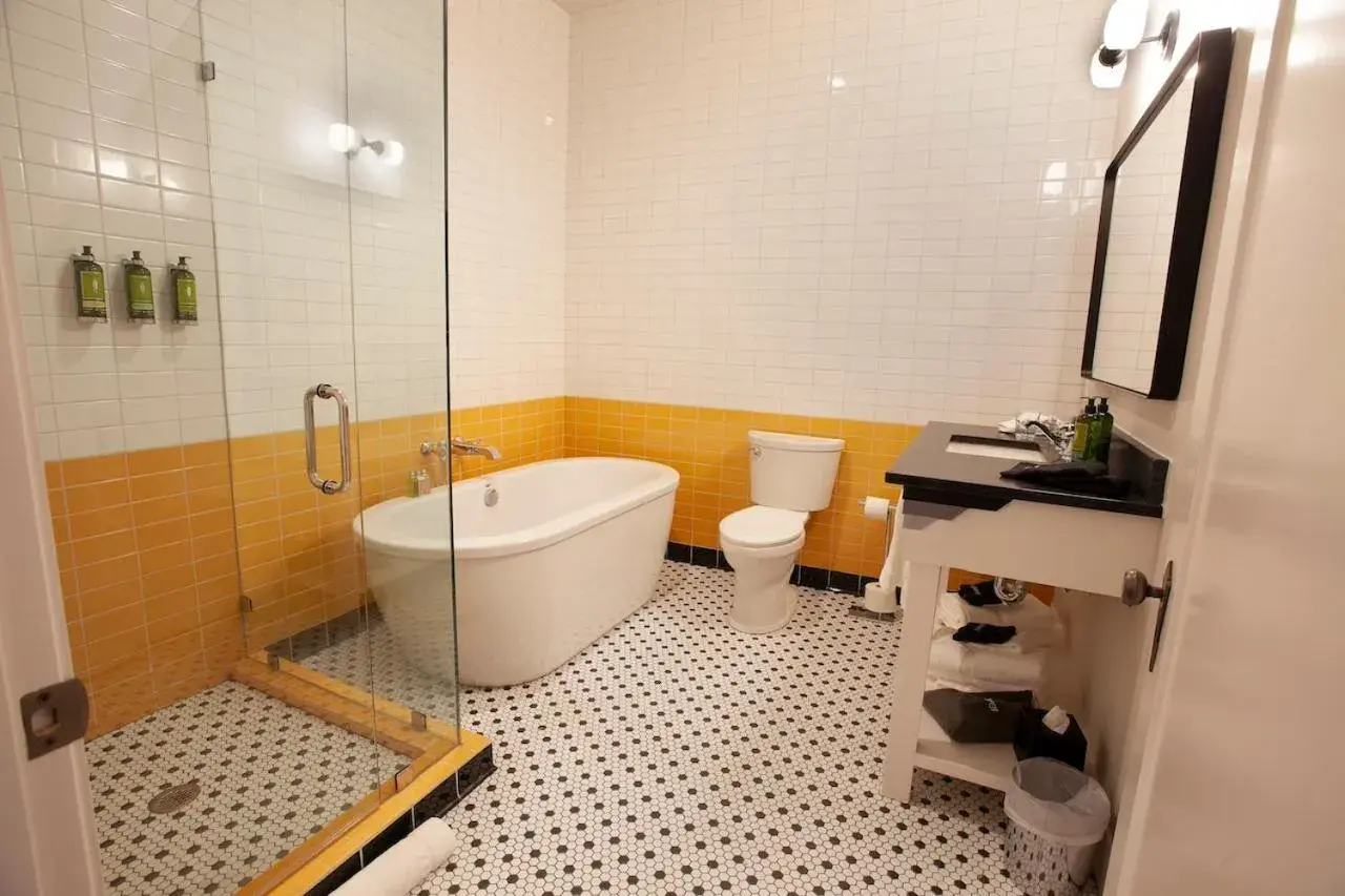 Family Room - single occupancy in Greyhound Inn Family Room - single occupancy in Greyhound Inn