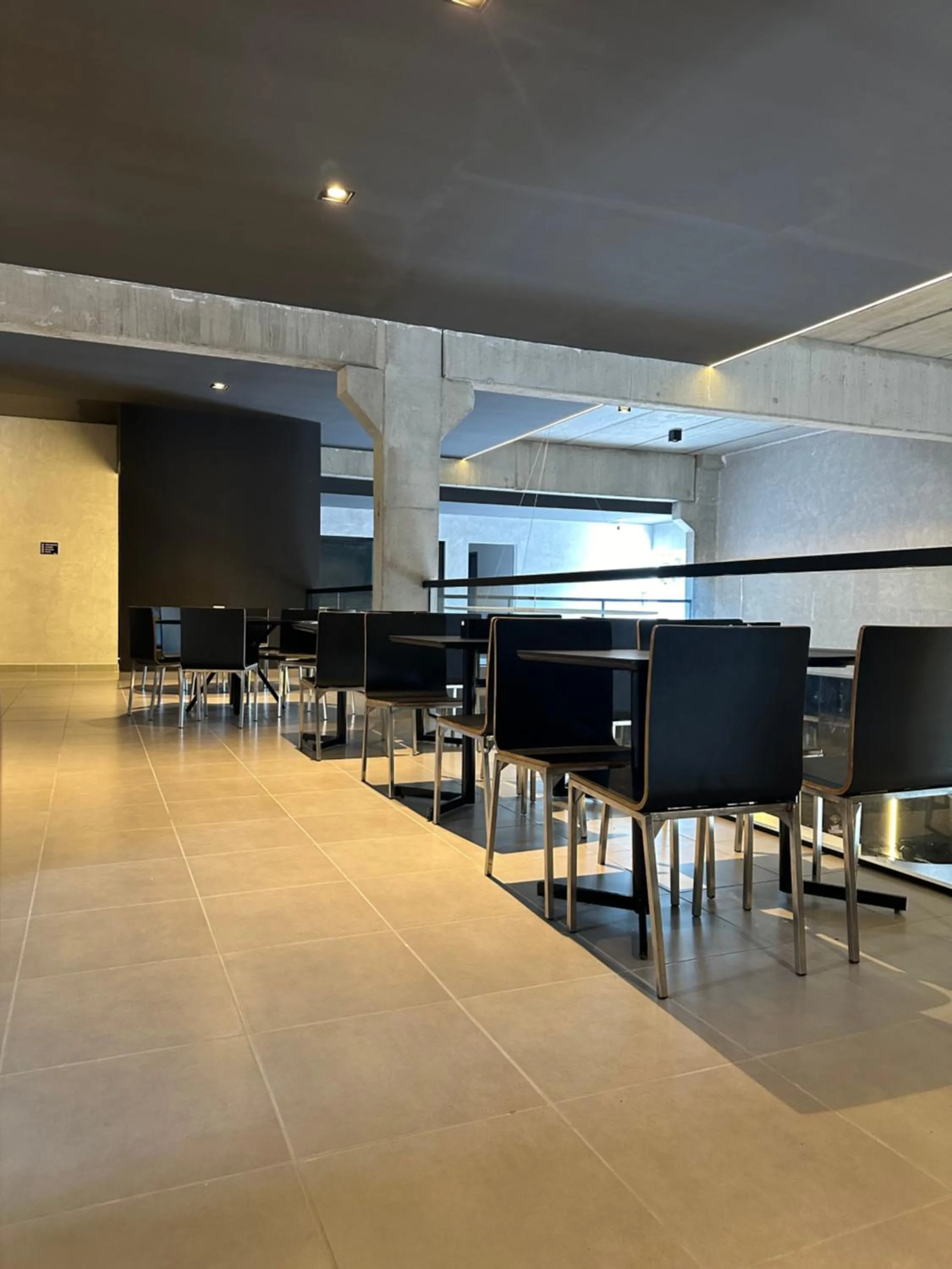 Restaurant/places to eat in 232 Concept Hotel