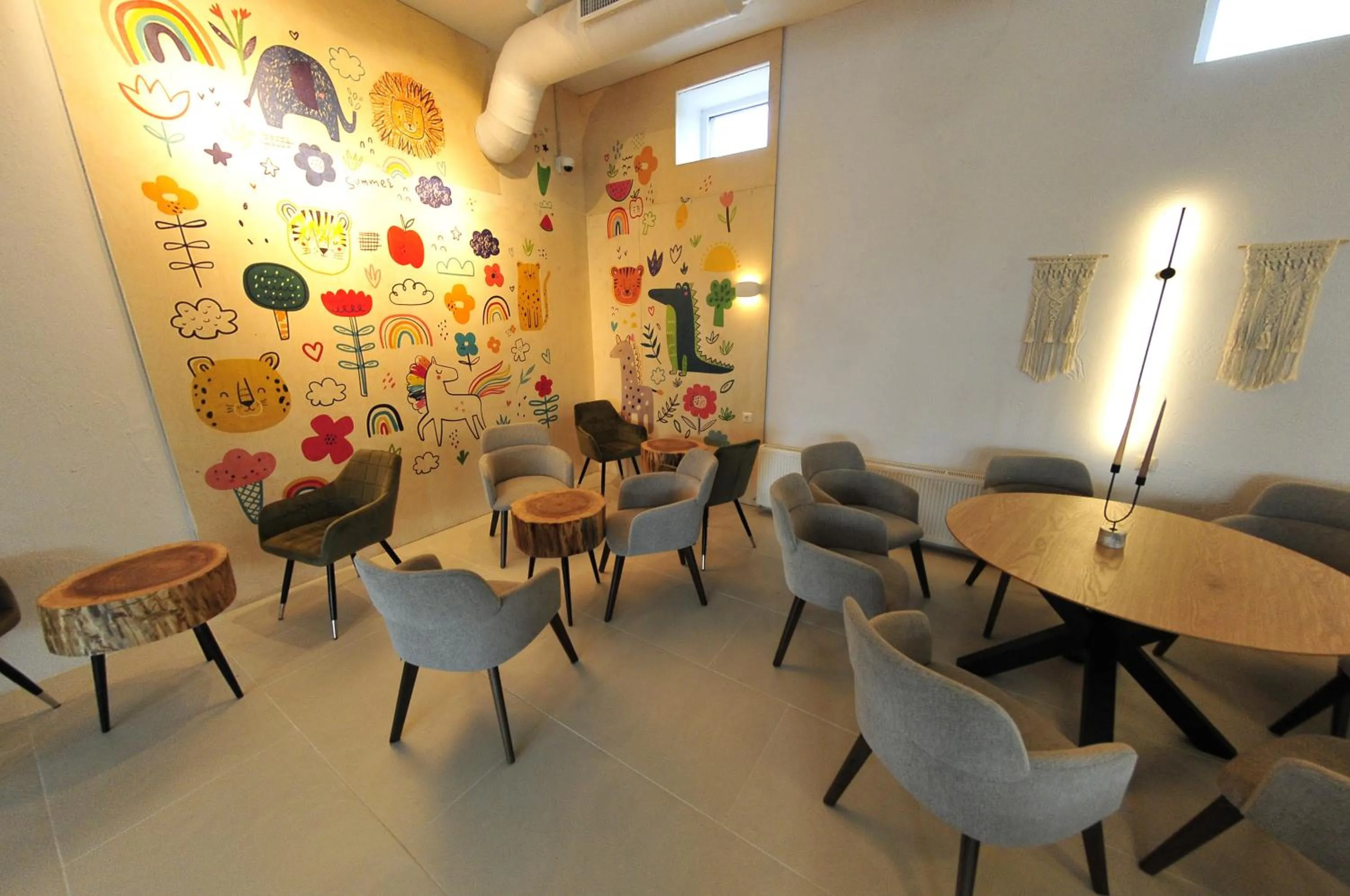 Restaurant/places to eat in Hotel Kazak Club