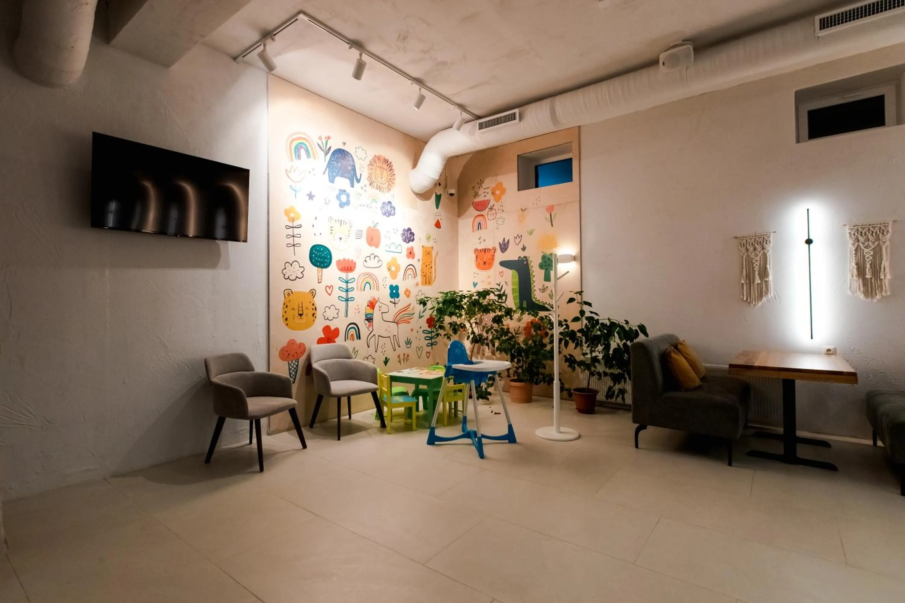 Restaurant/places to eat in Hotel Kazak Club