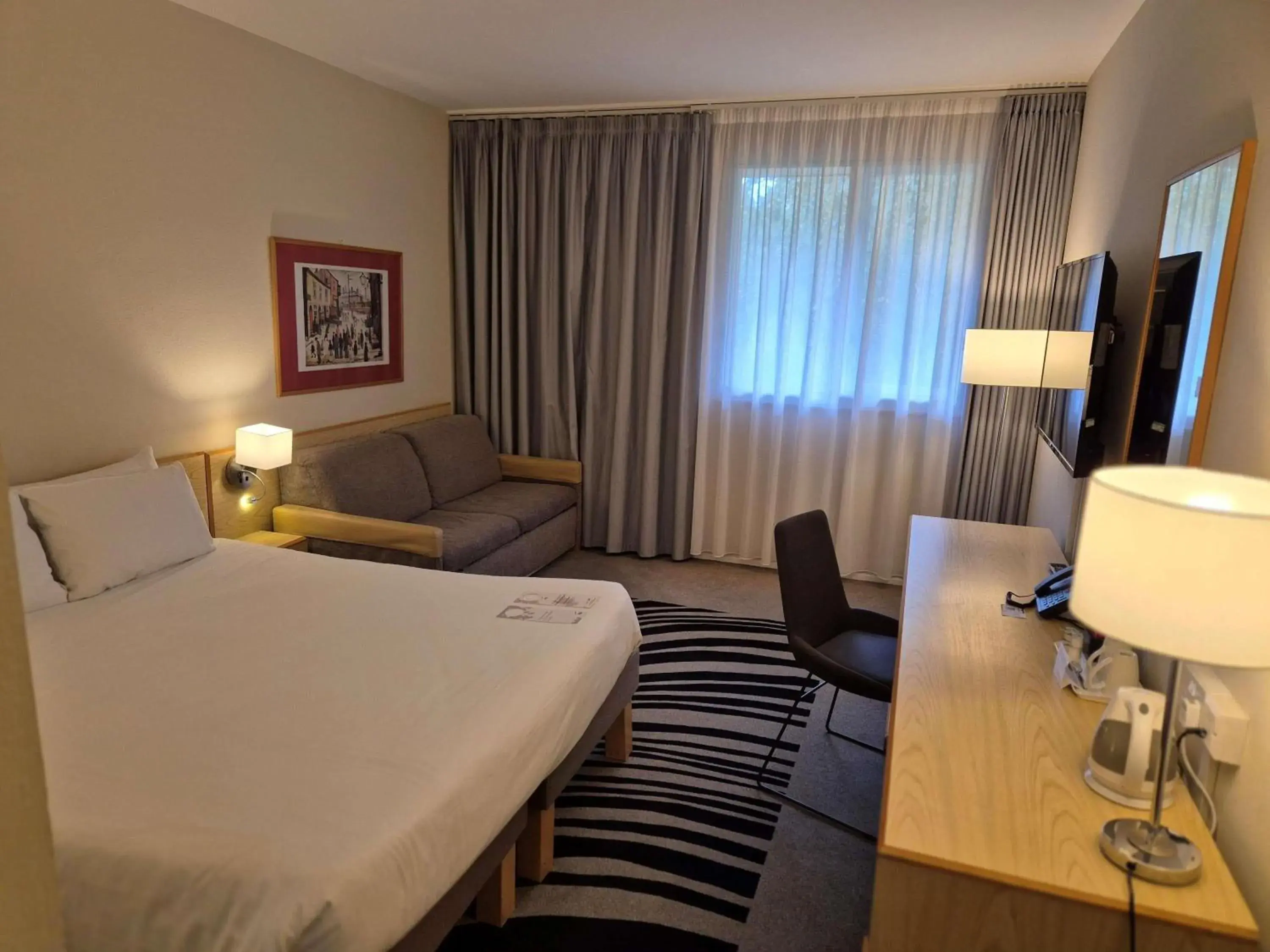 Standard Room with One Zipped Double Bed in Novotel Manchester West Standard Room with One Zipped Double Bed in Novotel Manchester West