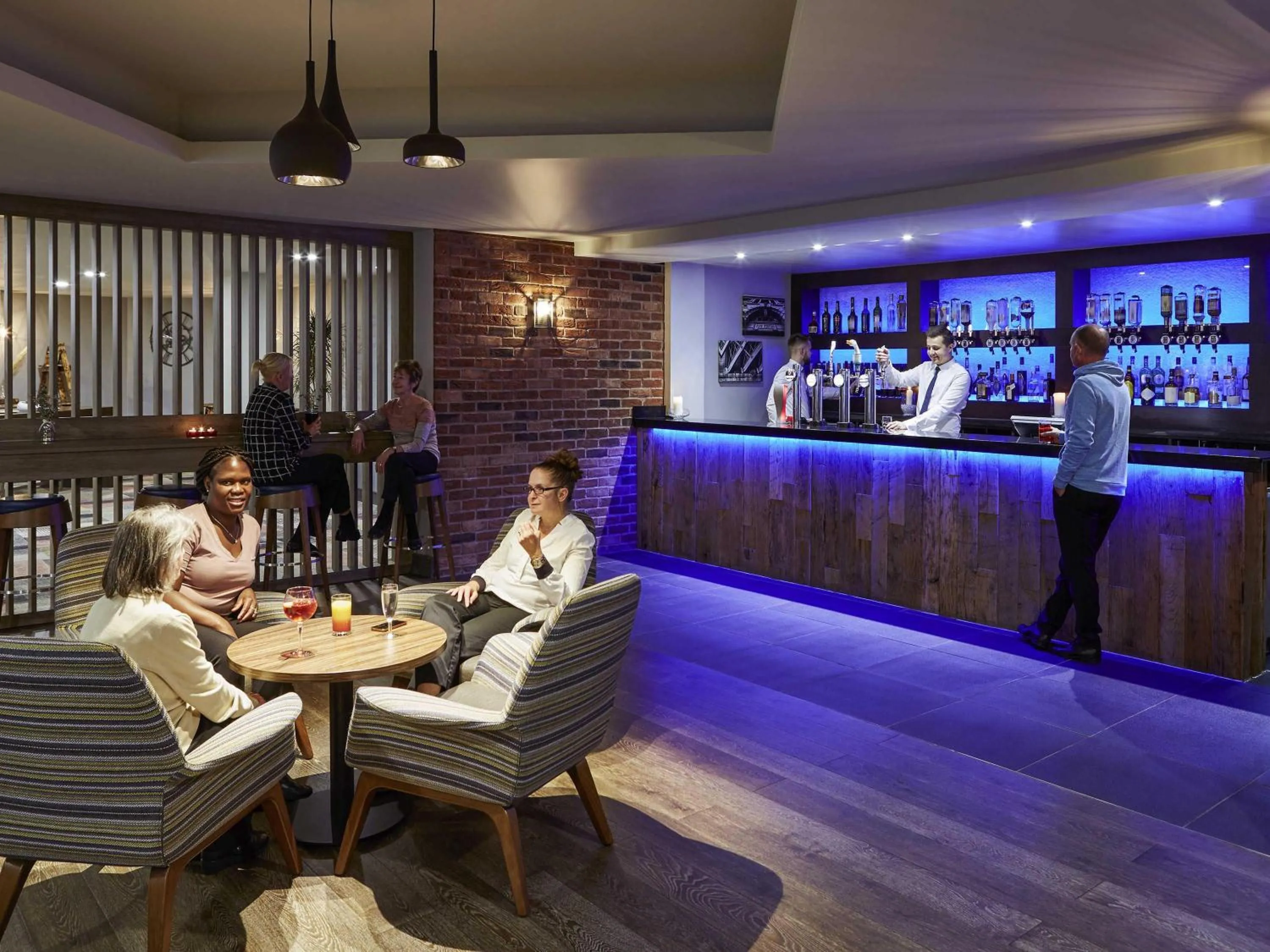 Restaurant/places to eat in Novotel Manchester West
