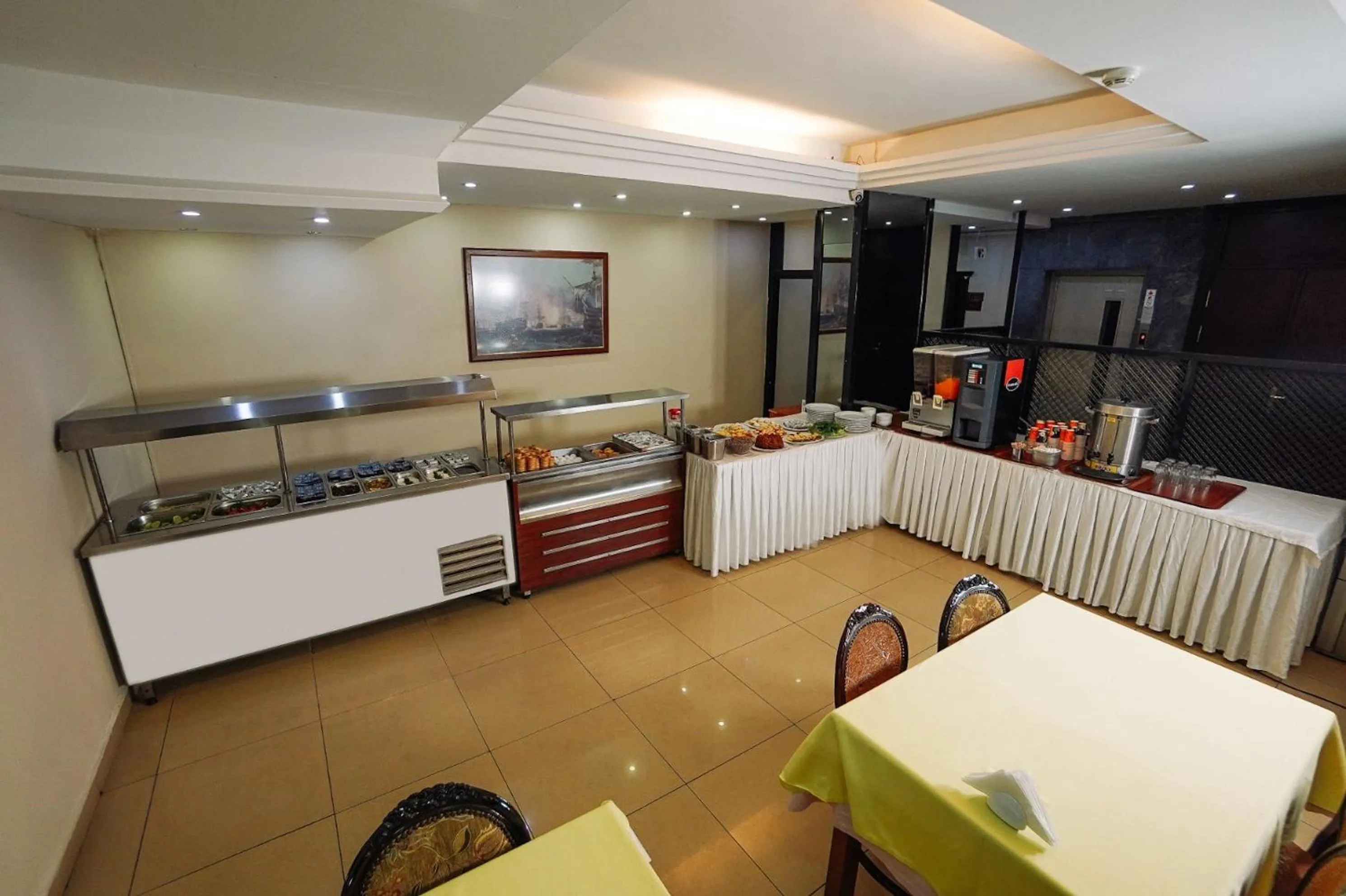 Restaurant/places to eat in Topkapi Golden Time Hotel