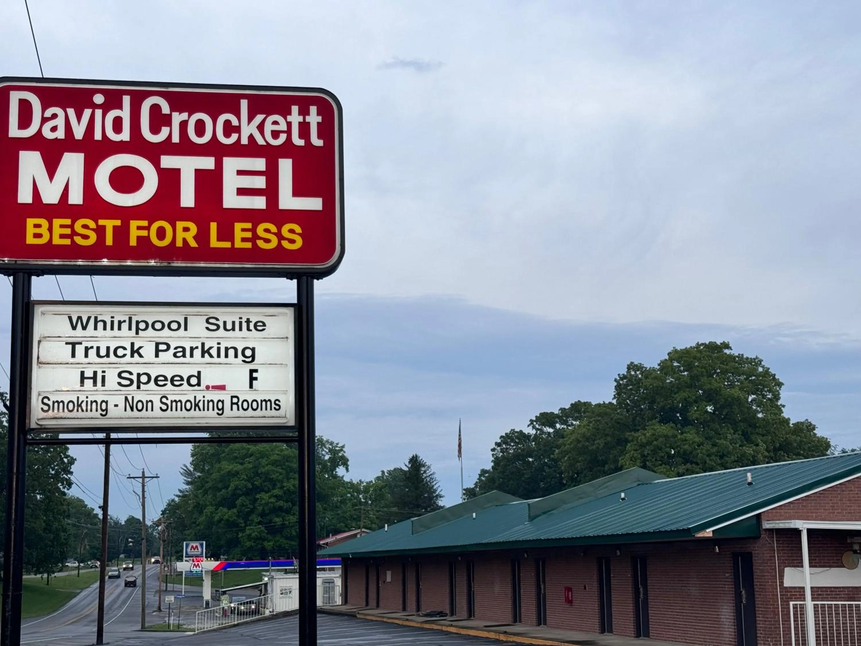 Property logo or sign in David Crockett Motel
