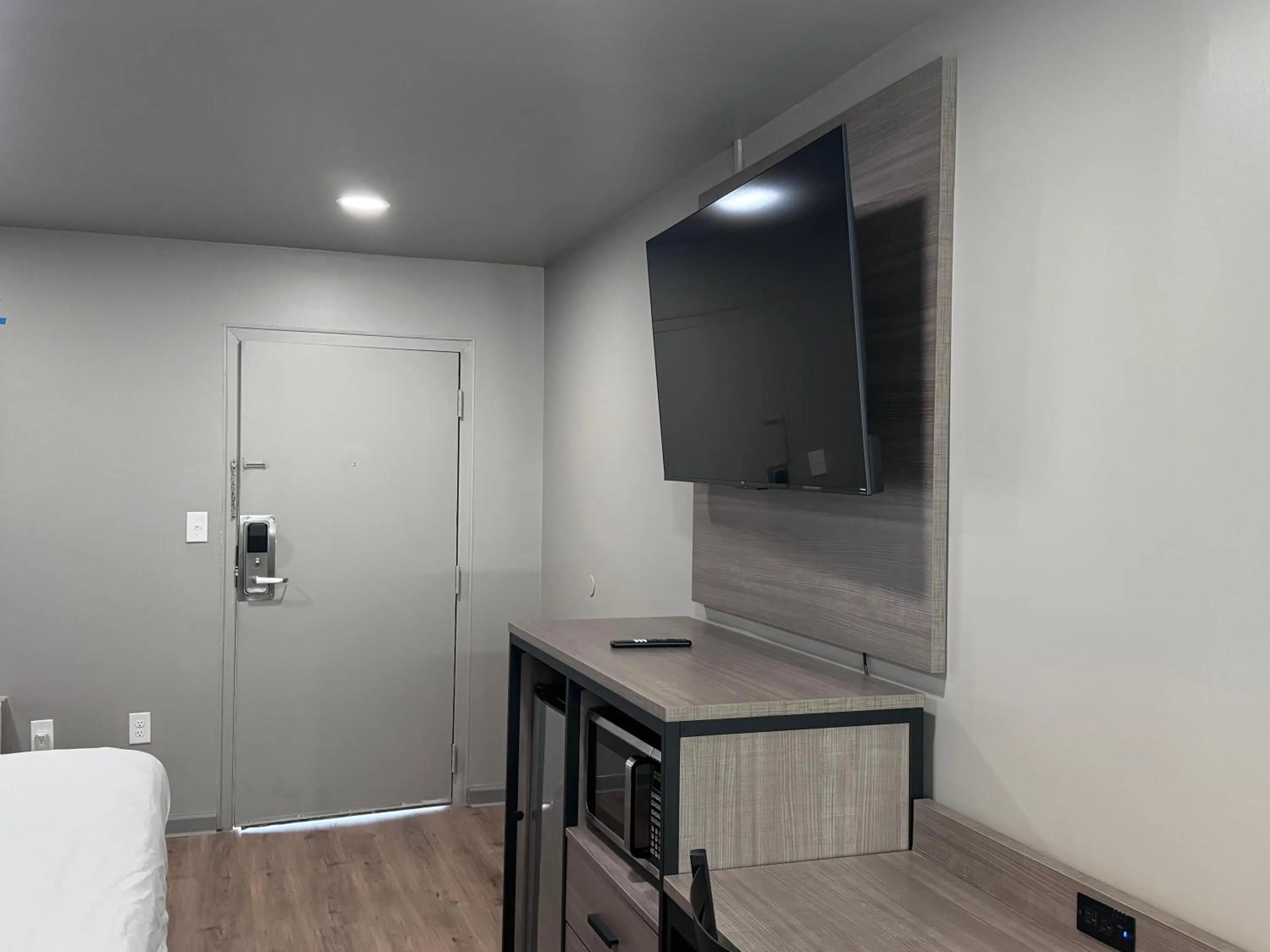 Bedroom, Bed in David Crockett Motel