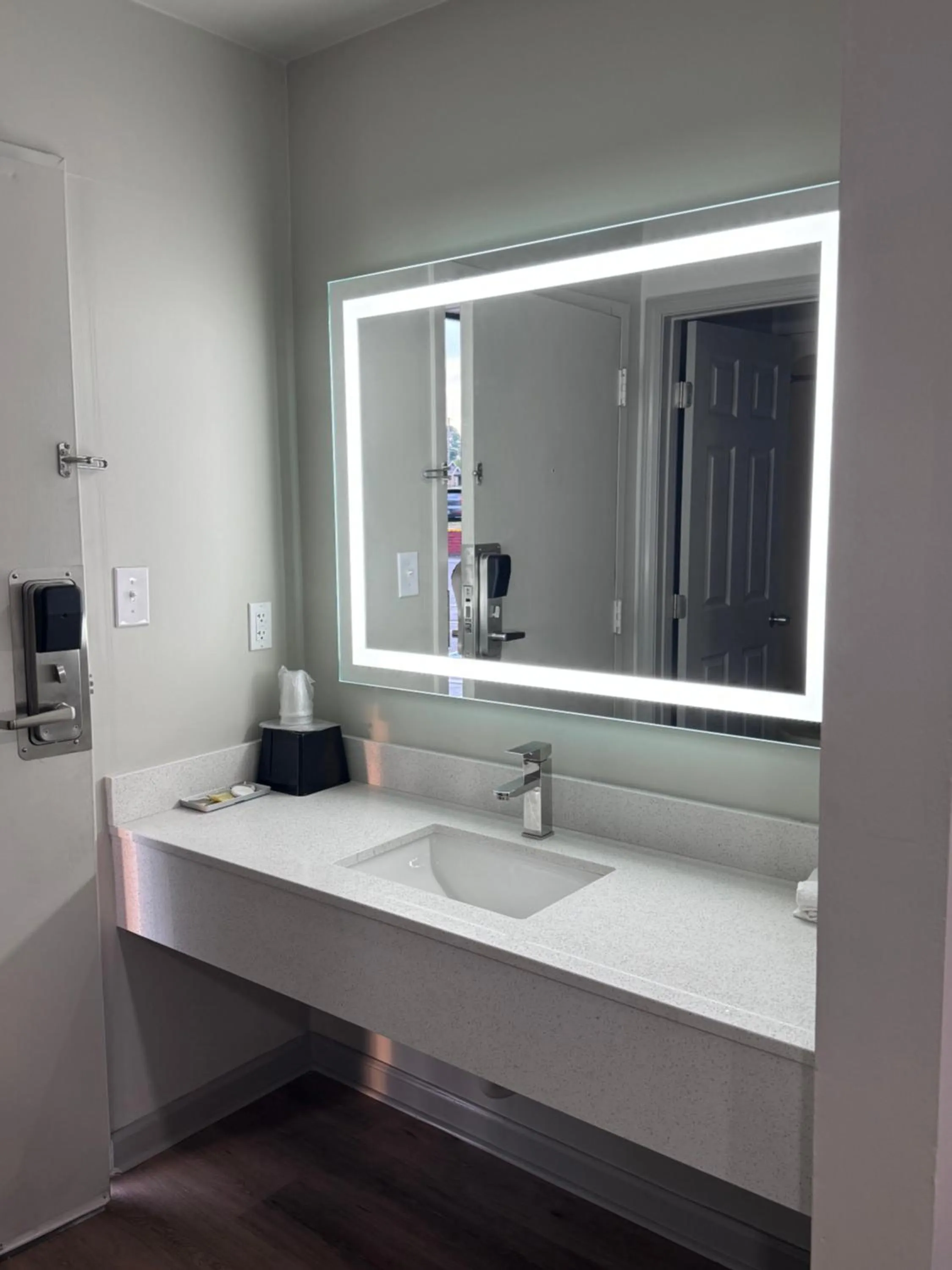 Bathroom in David Crockett Motel