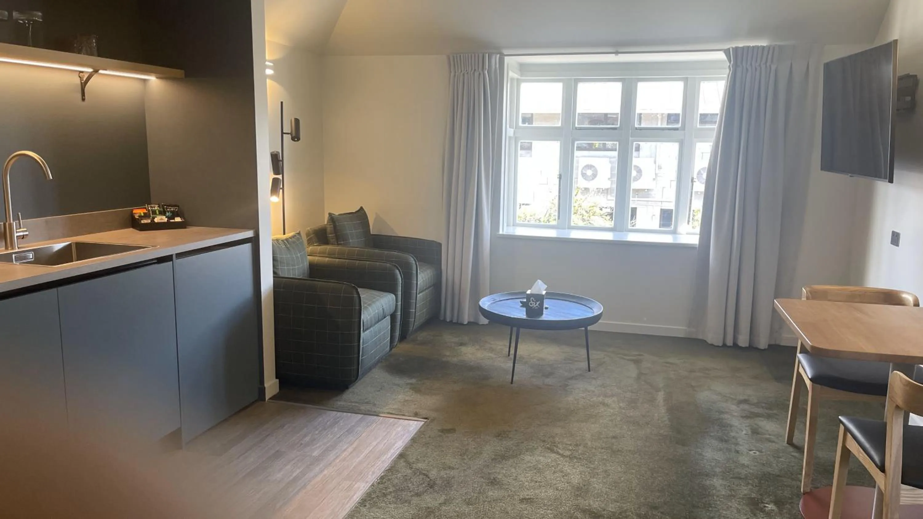 Living room in The Elmwood Motel