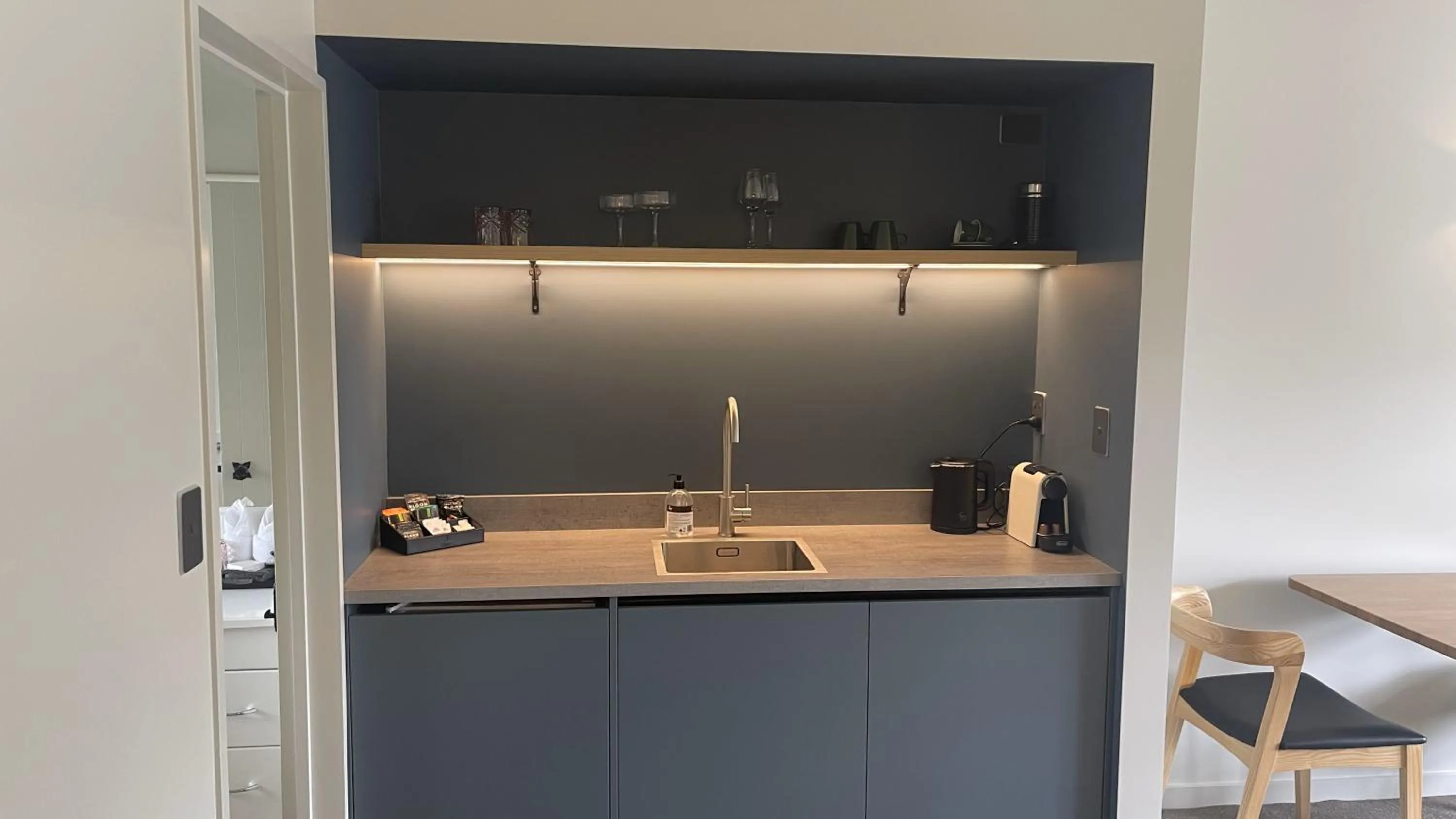 Kitchen or kitchenette in The Elmwood Motel