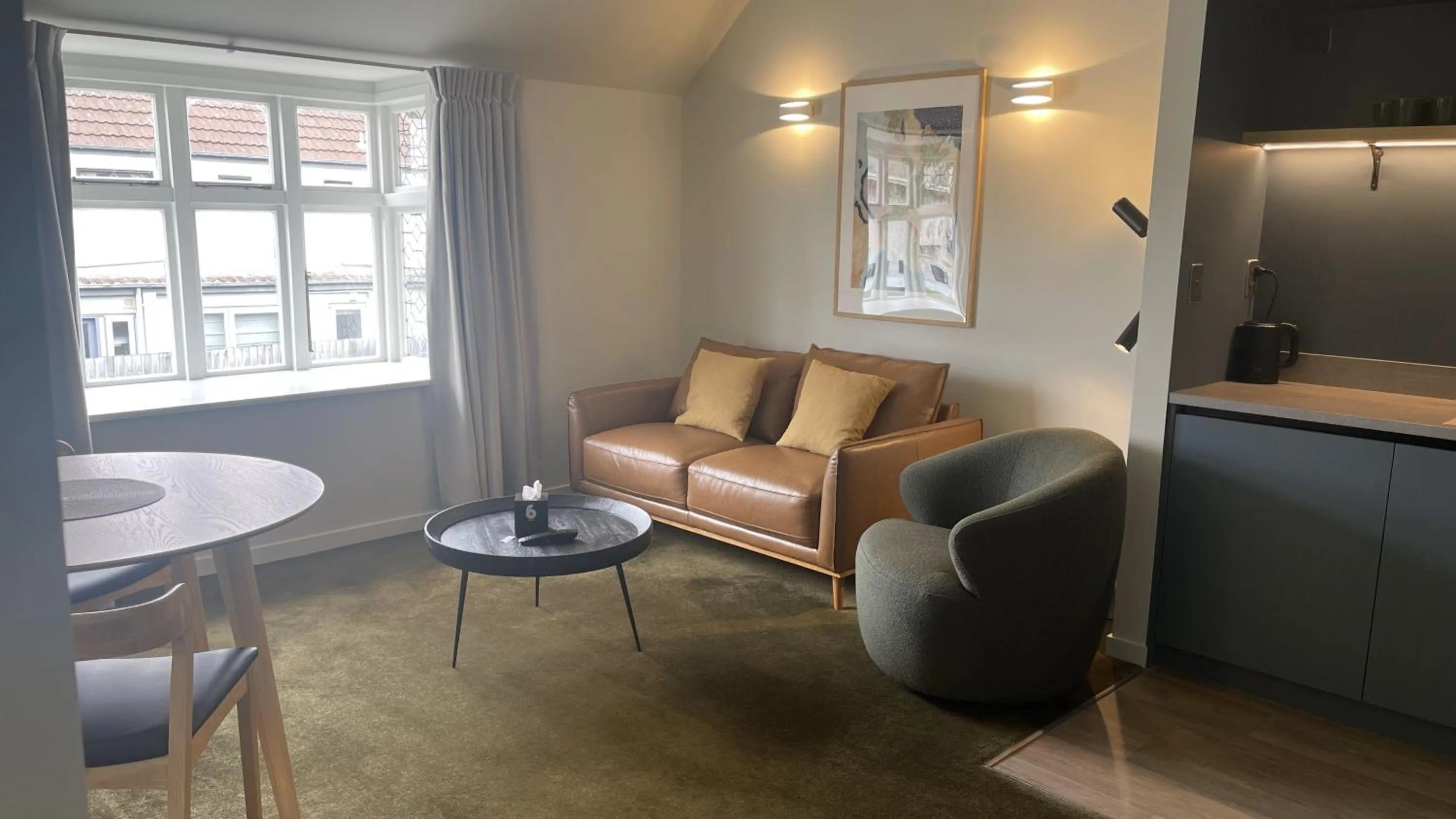 Living room in The Elmwood Motel