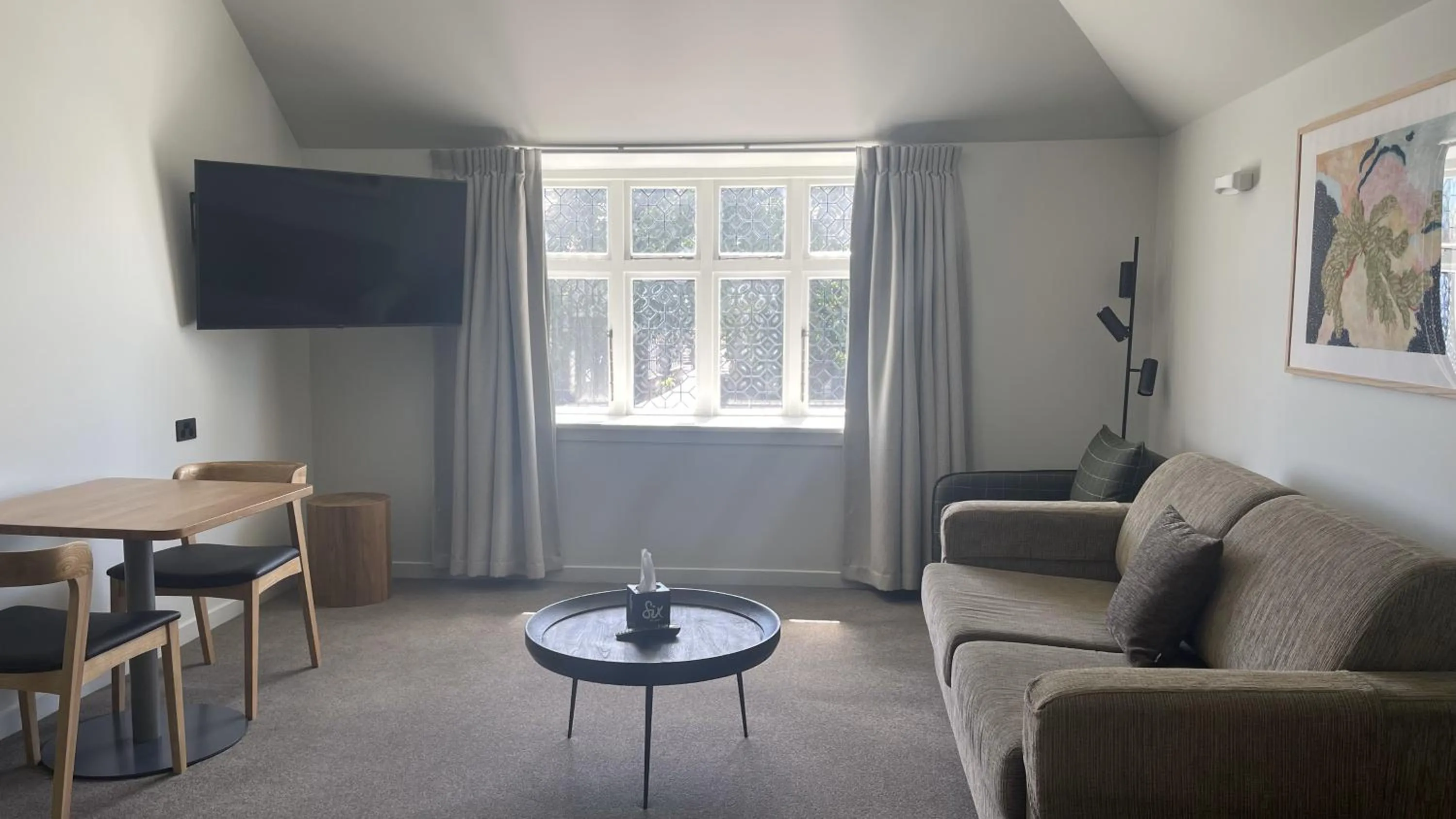 Living room in The Elmwood Motel