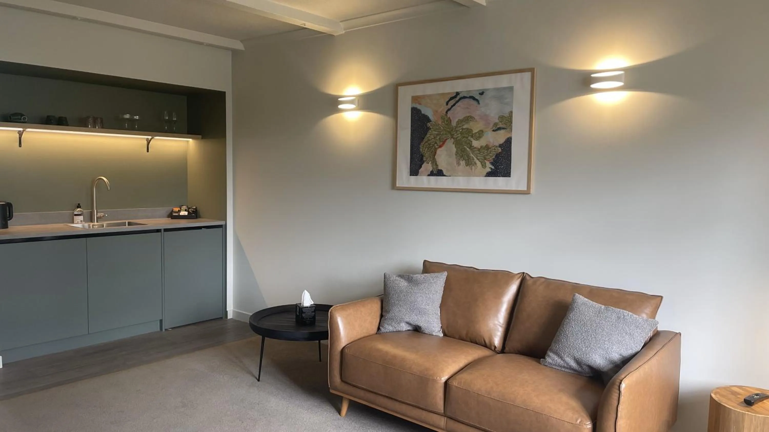 Living room in The Elmwood Motel