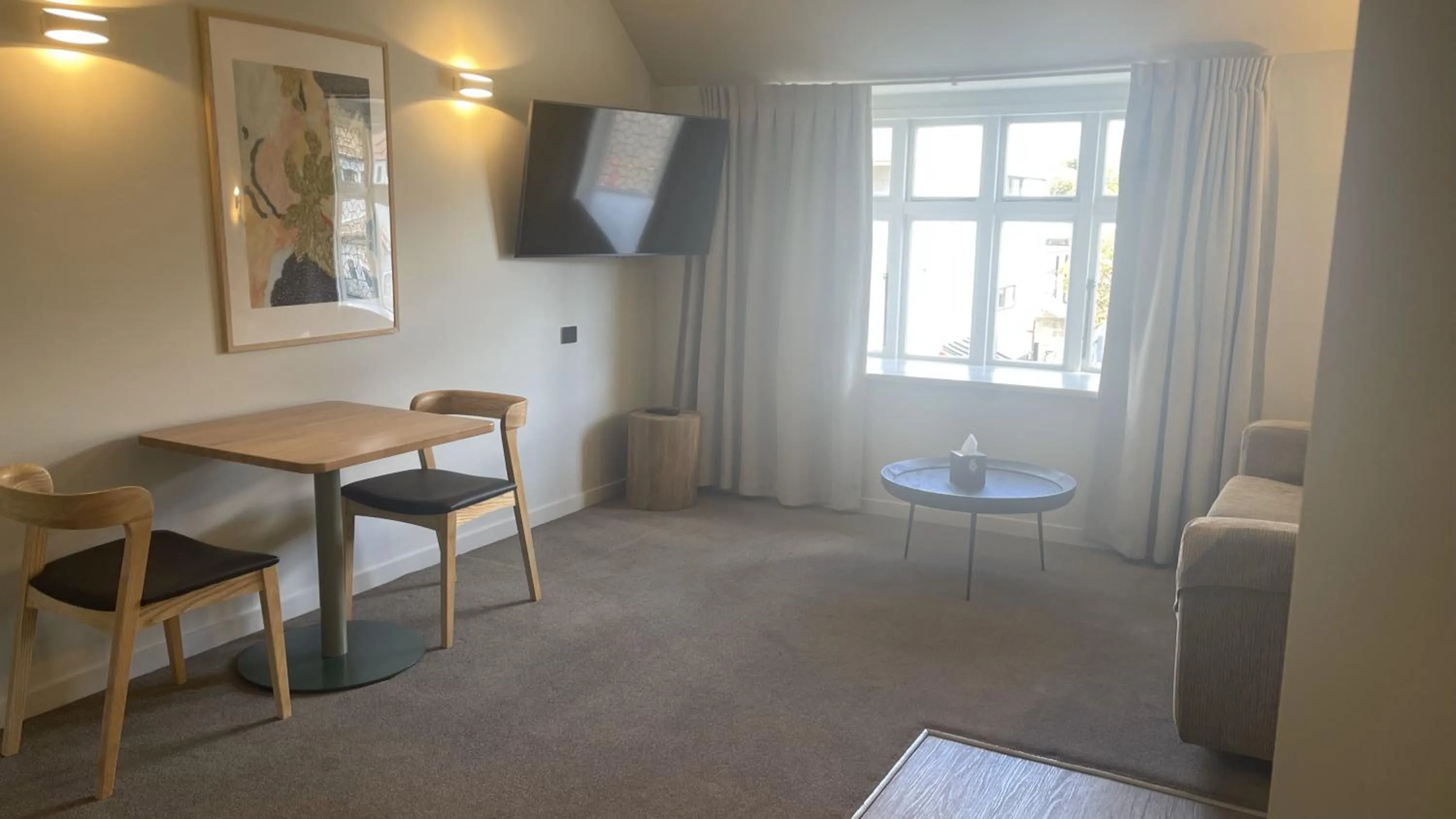 Living room in The Elmwood Motel