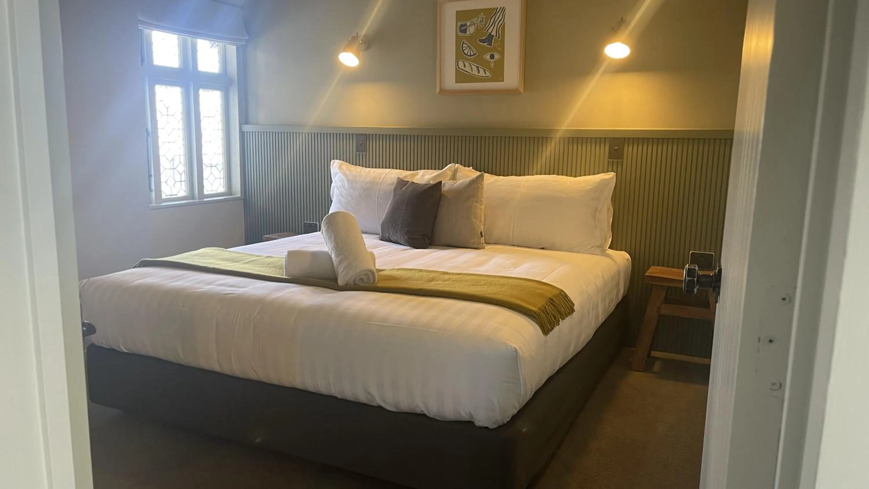 Bed in The Elmwood Motel