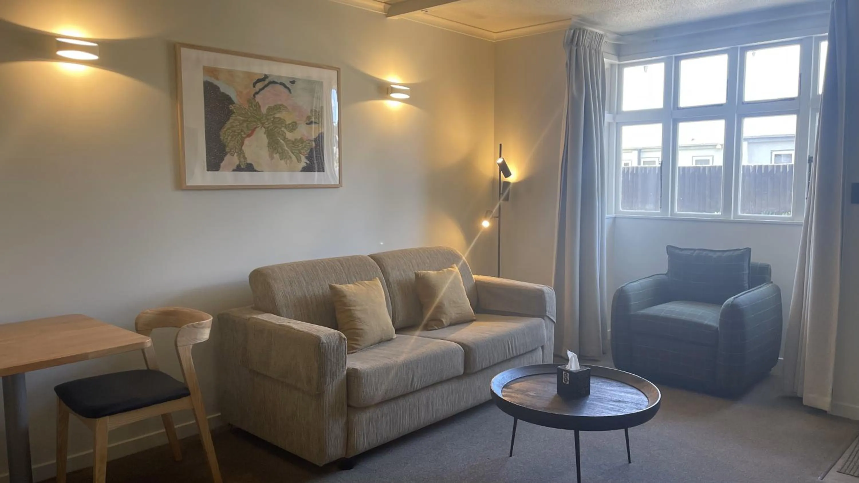 Living room in The Elmwood Motel