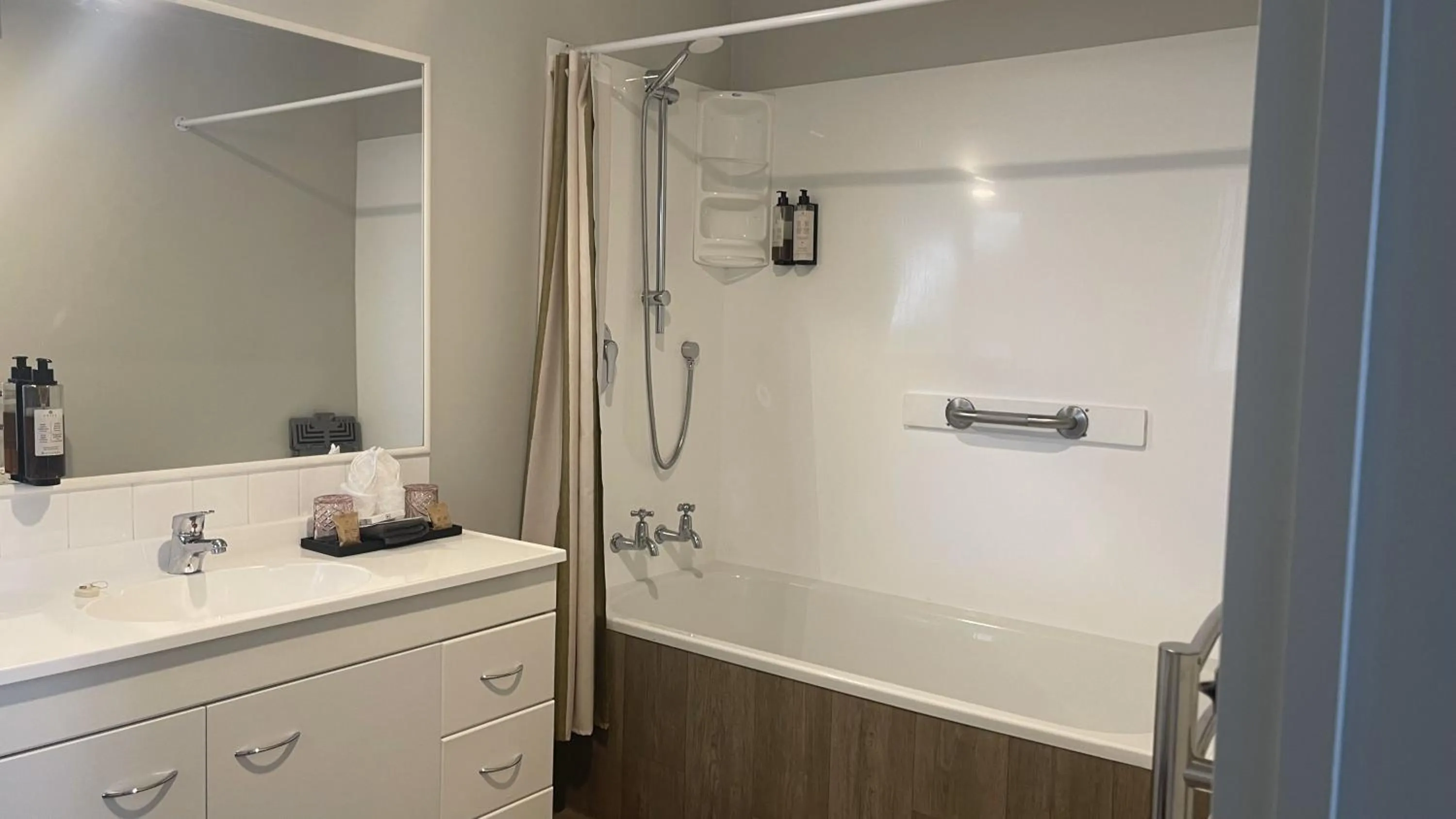 Shower in The Elmwood Motel