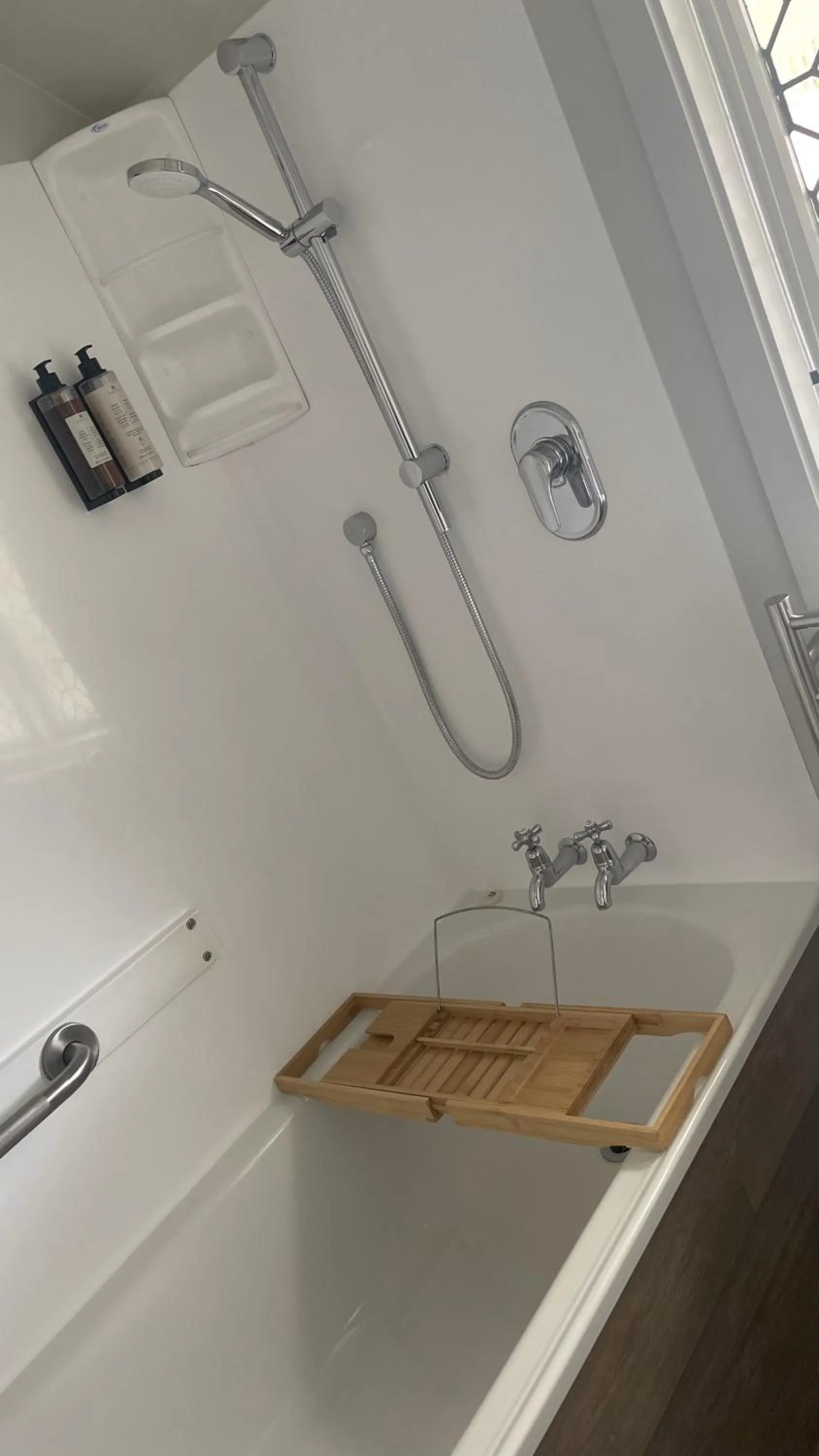 Bathroom in The Elmwood Motel