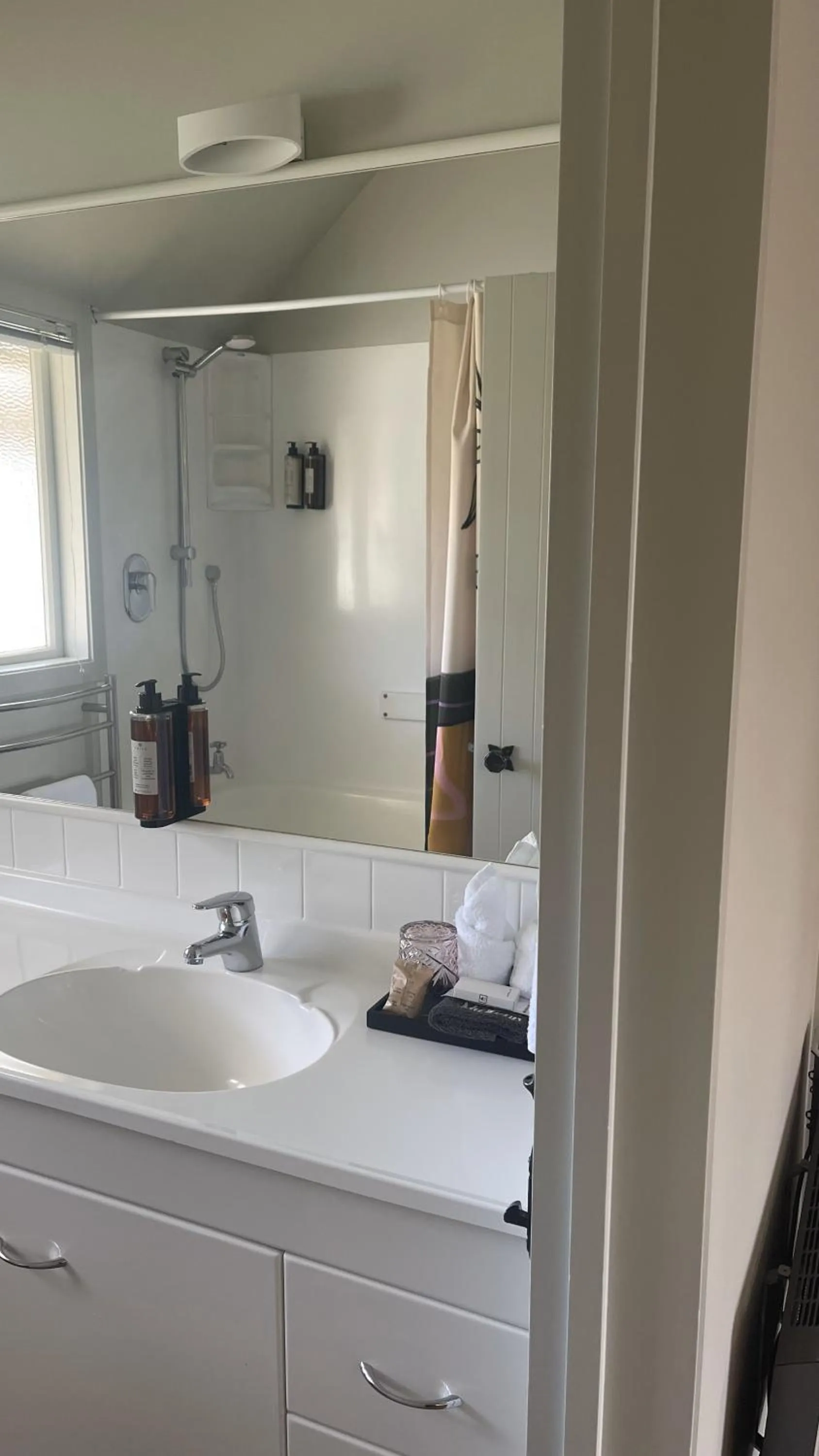 Bathroom in The Elmwood Motel