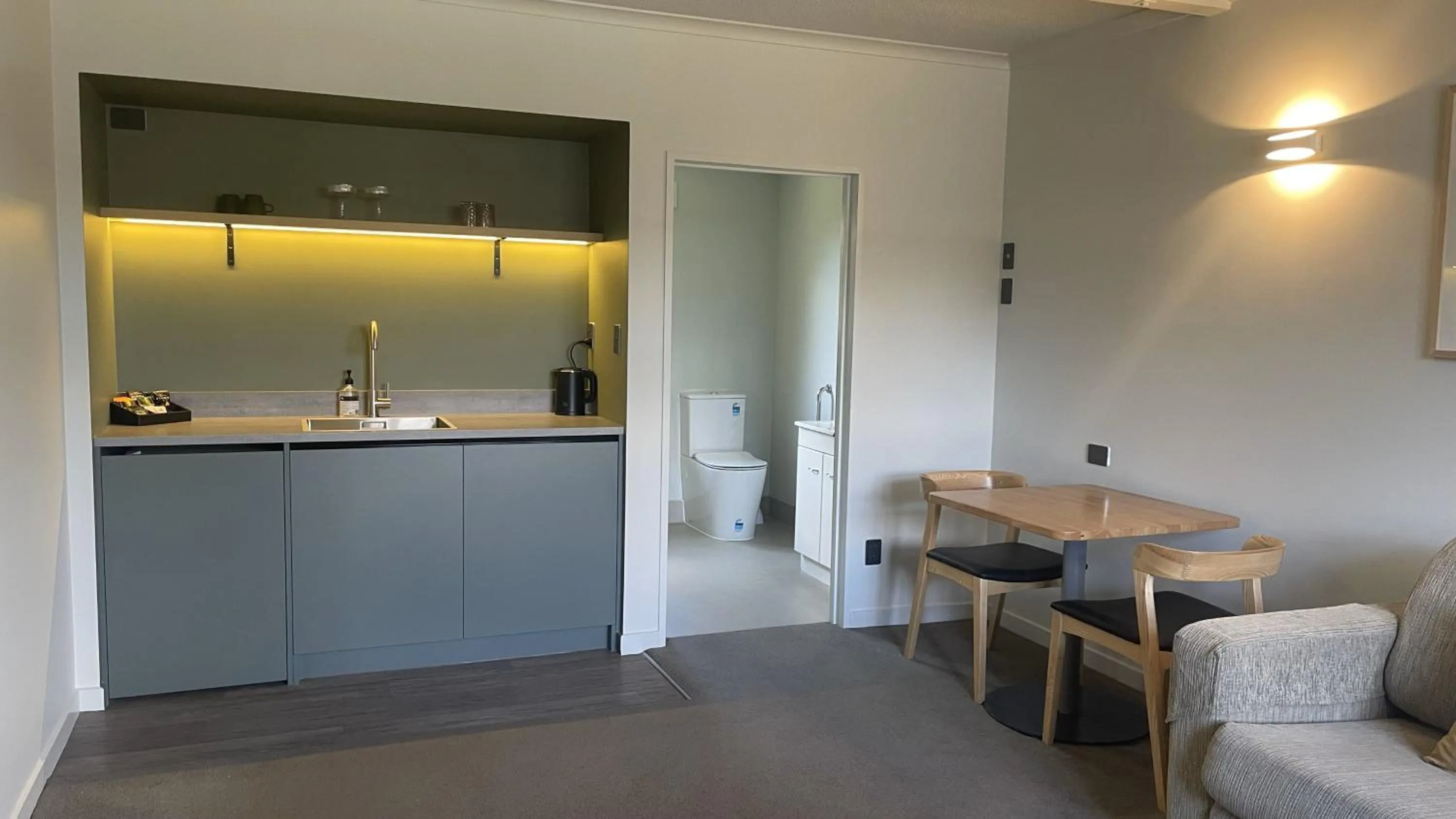 Bathroom in The Elmwood Motel