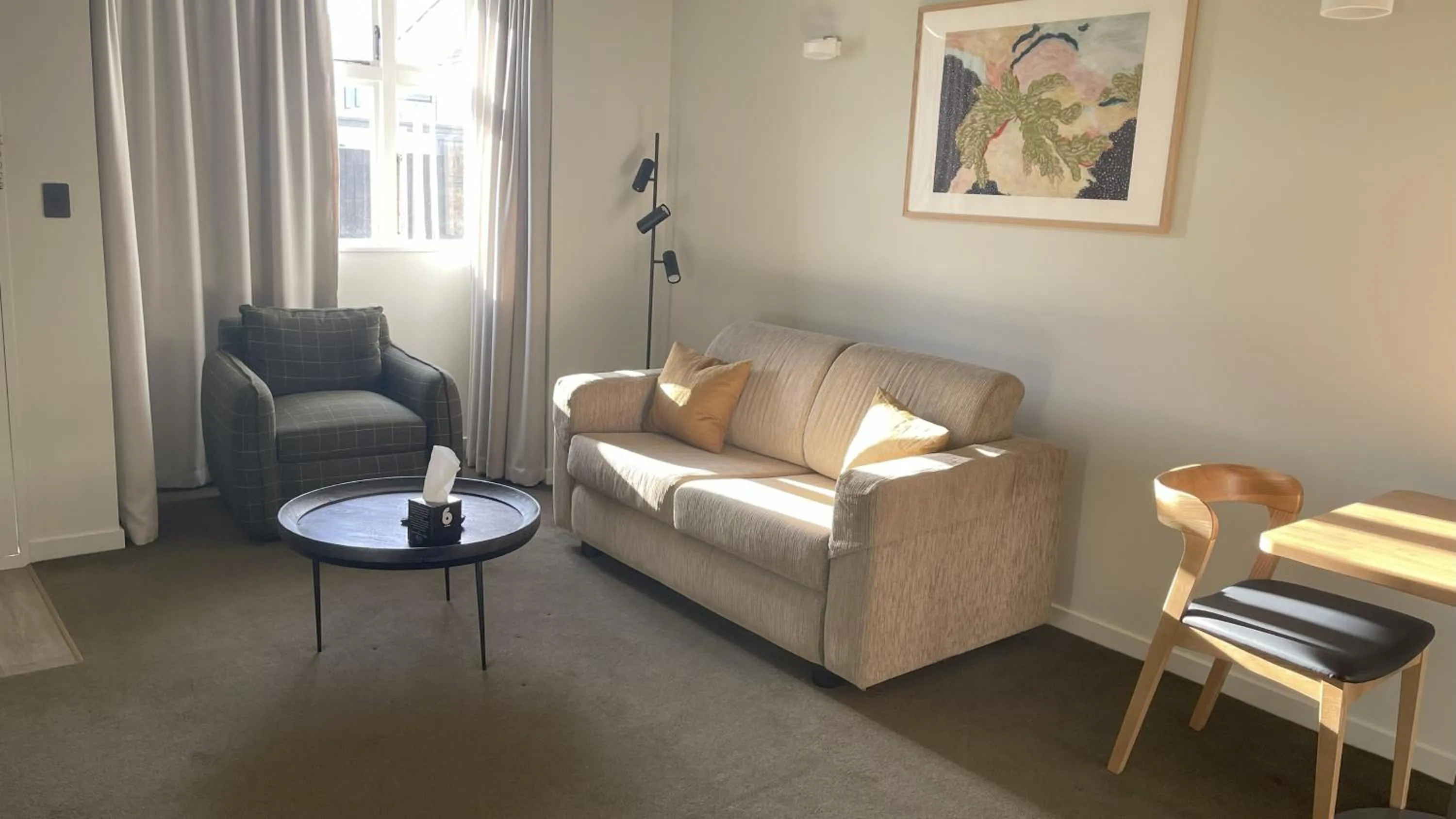 Living room in The Elmwood Motel