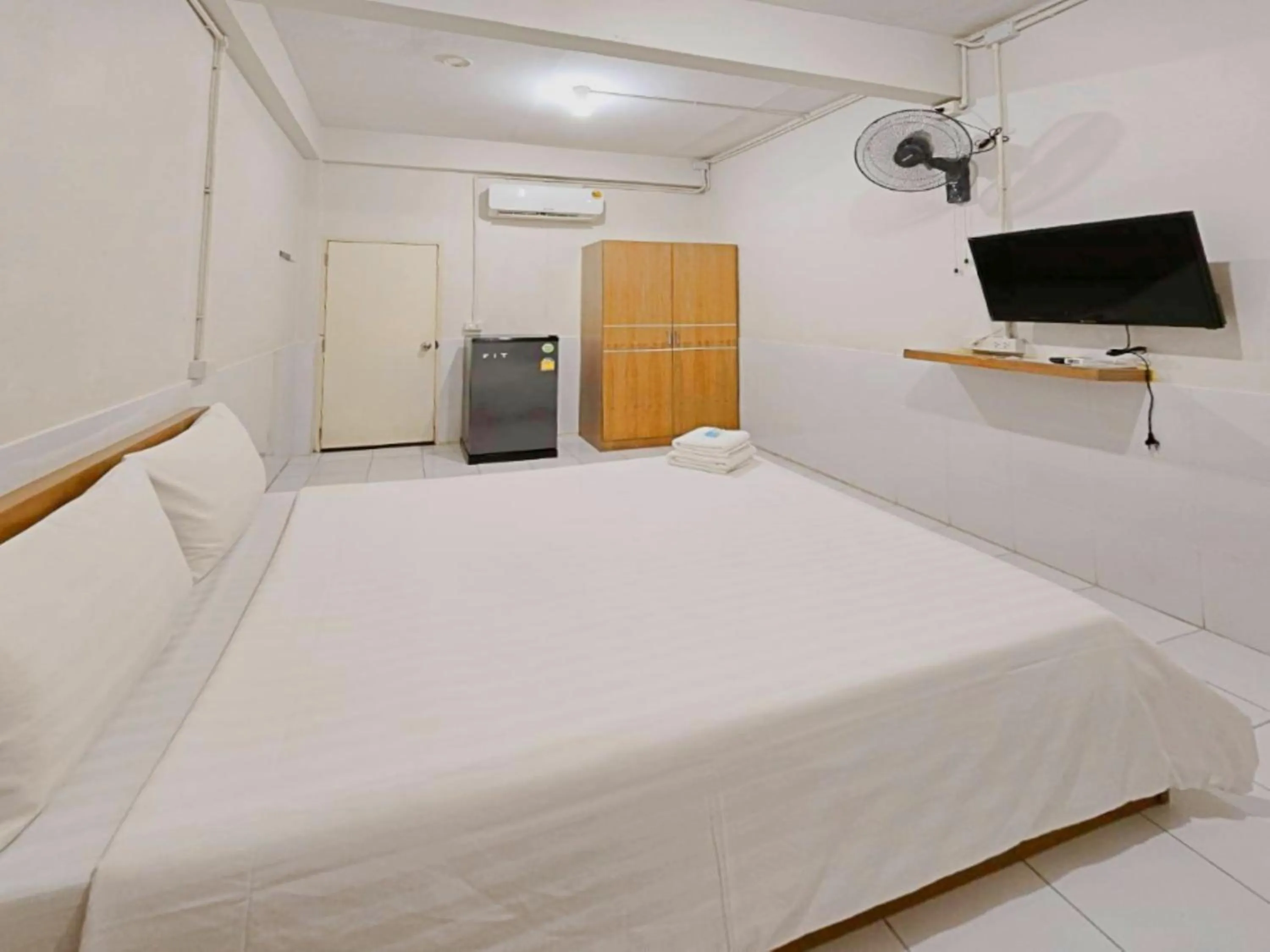 Bed in Ze Residence Ramintra