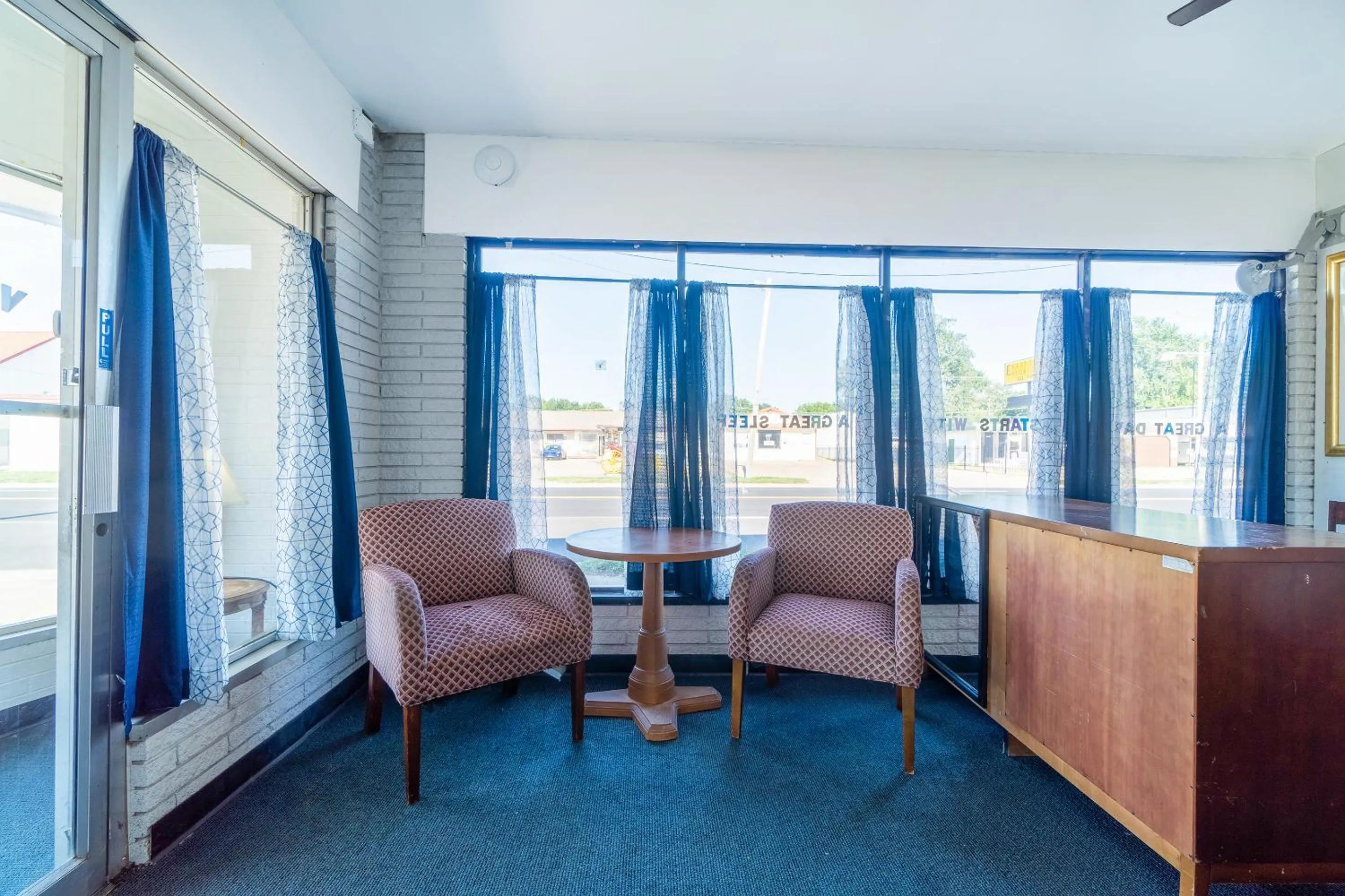 Lobby or reception in The Inn By OYO El Dorado Lake