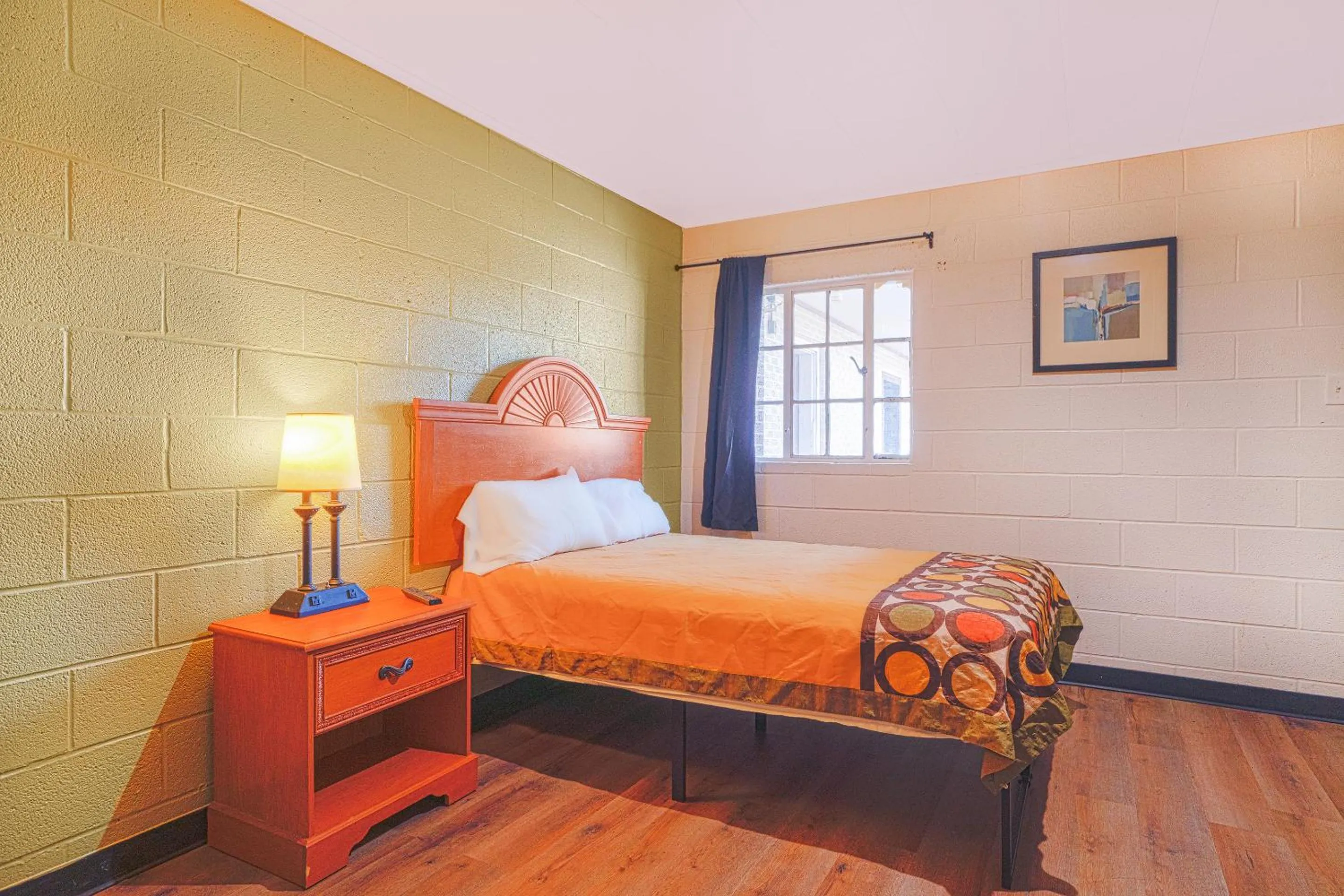 Bedroom in The Inn By OYO El Dorado Lake