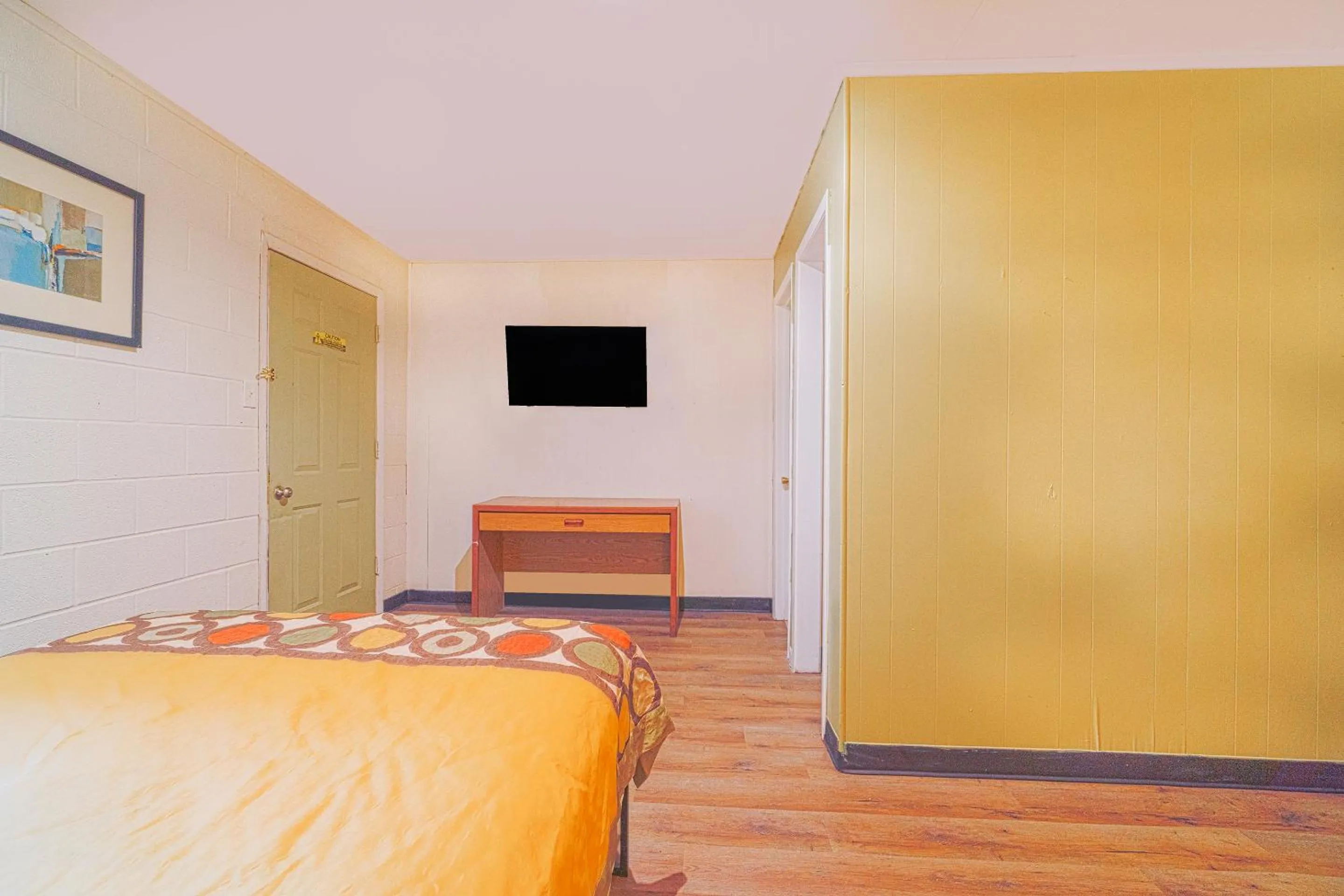 Bedroom in The Inn By OYO El Dorado Lake