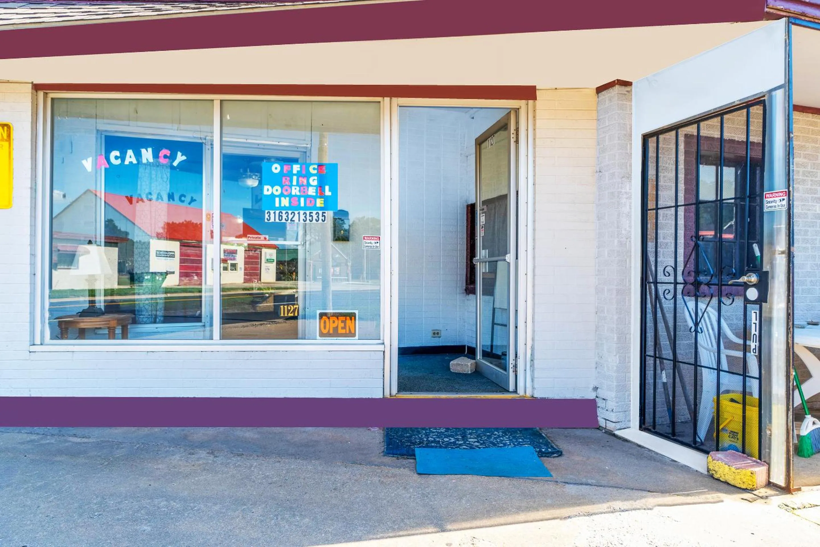 Facade/entrance in The Inn By OYO El Dorado Lake