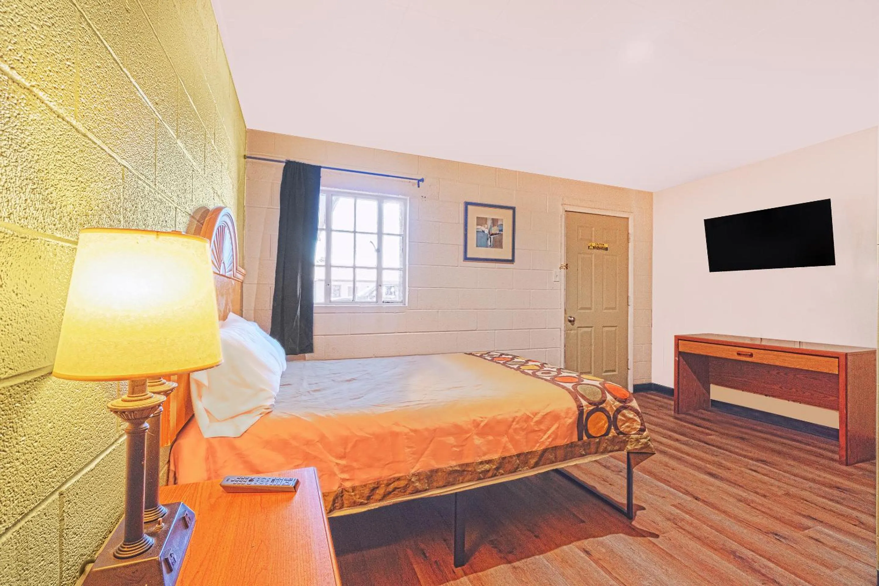 Bedroom in The Inn By OYO El Dorado Lake