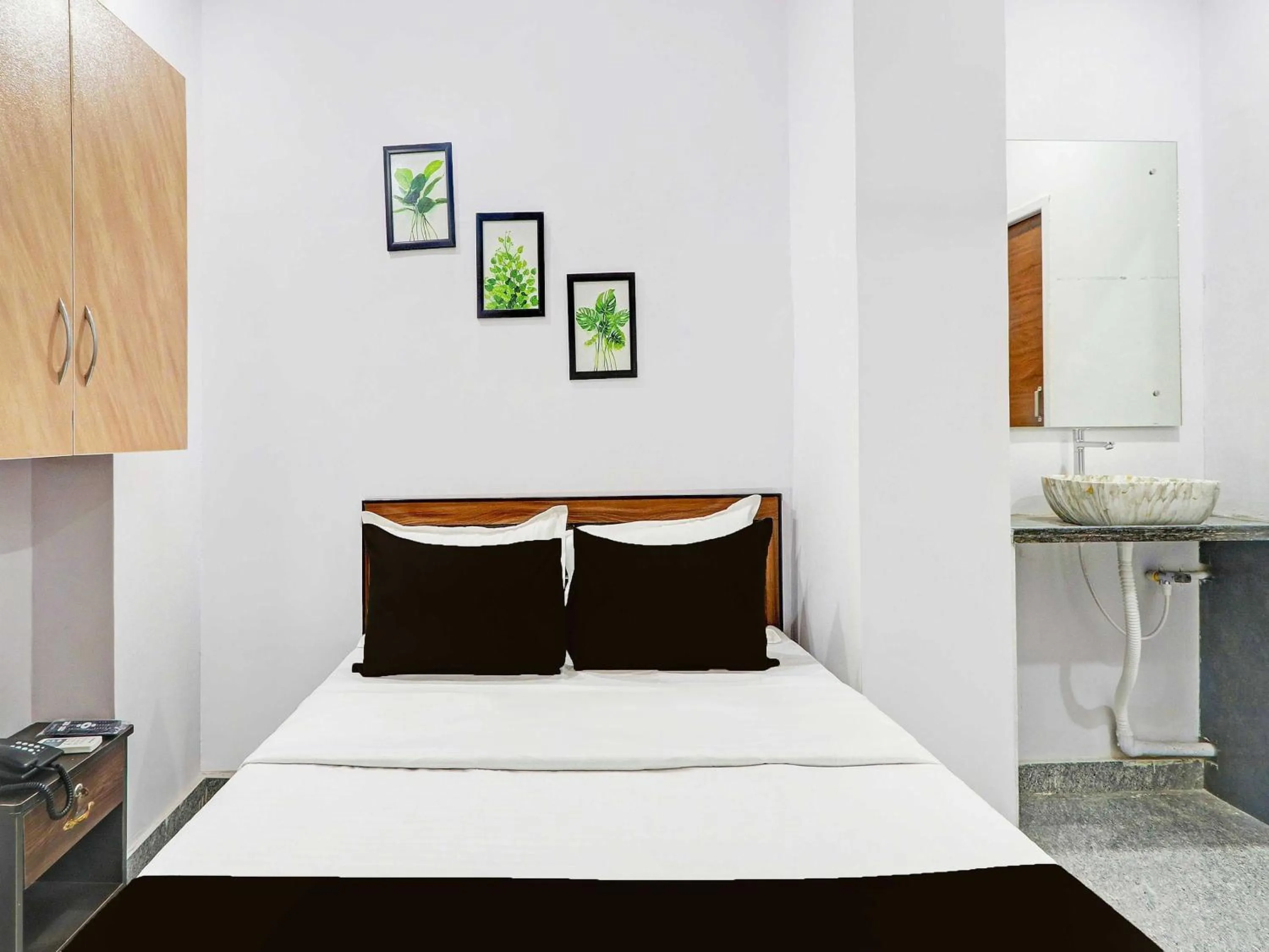 Bedroom, Bed in Super Hotel O Karmanghat Near TKR khaman