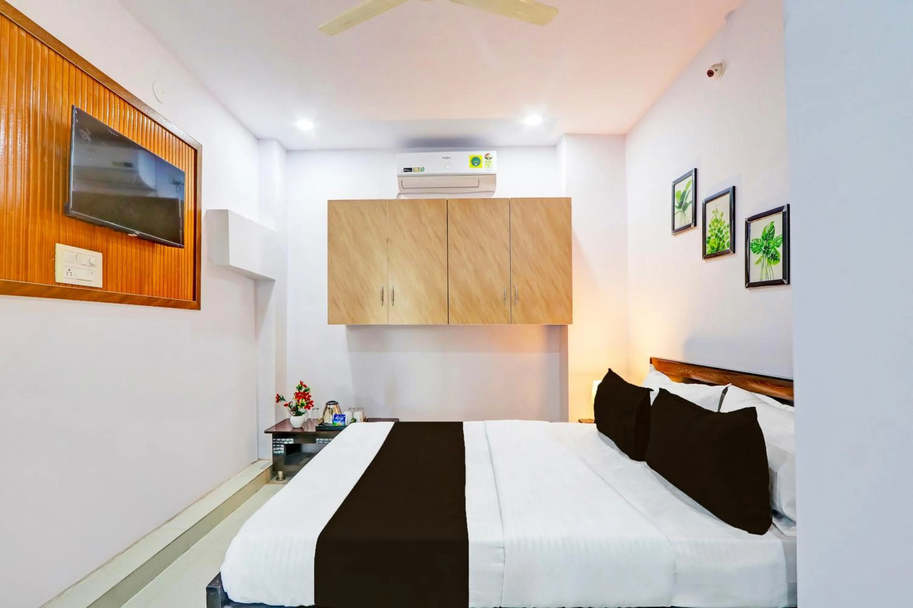 Bedroom, Bed in Super Hotel O Karmanghat Near TKR khaman