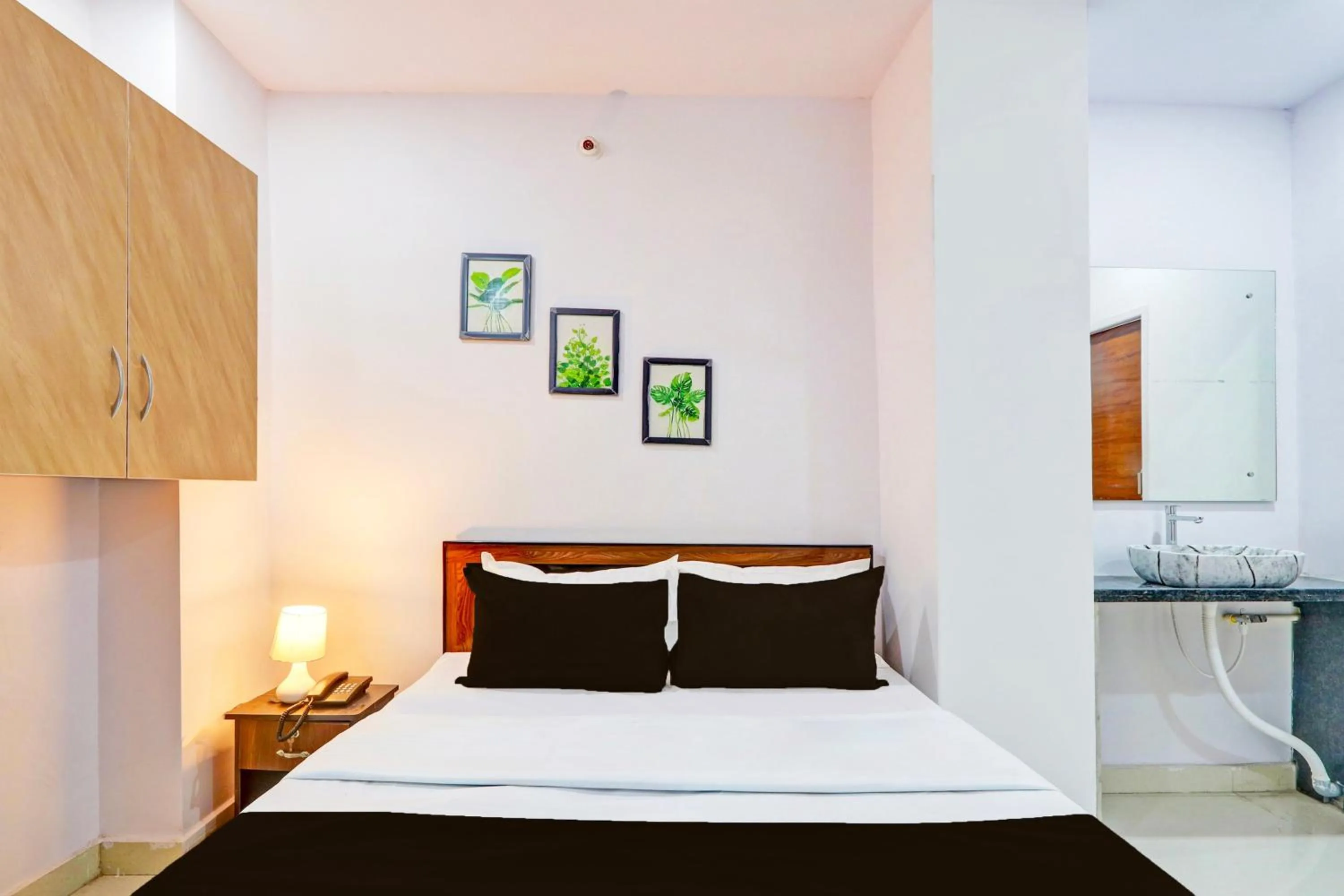 Bedroom, Bed in Super Hotel O Karmanghat Near TKR khaman