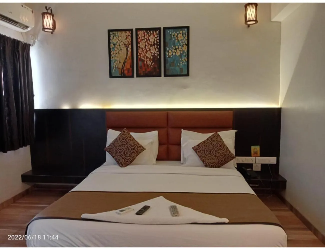 Bed in Hotel Saikripa Imperial, Daman and Diu