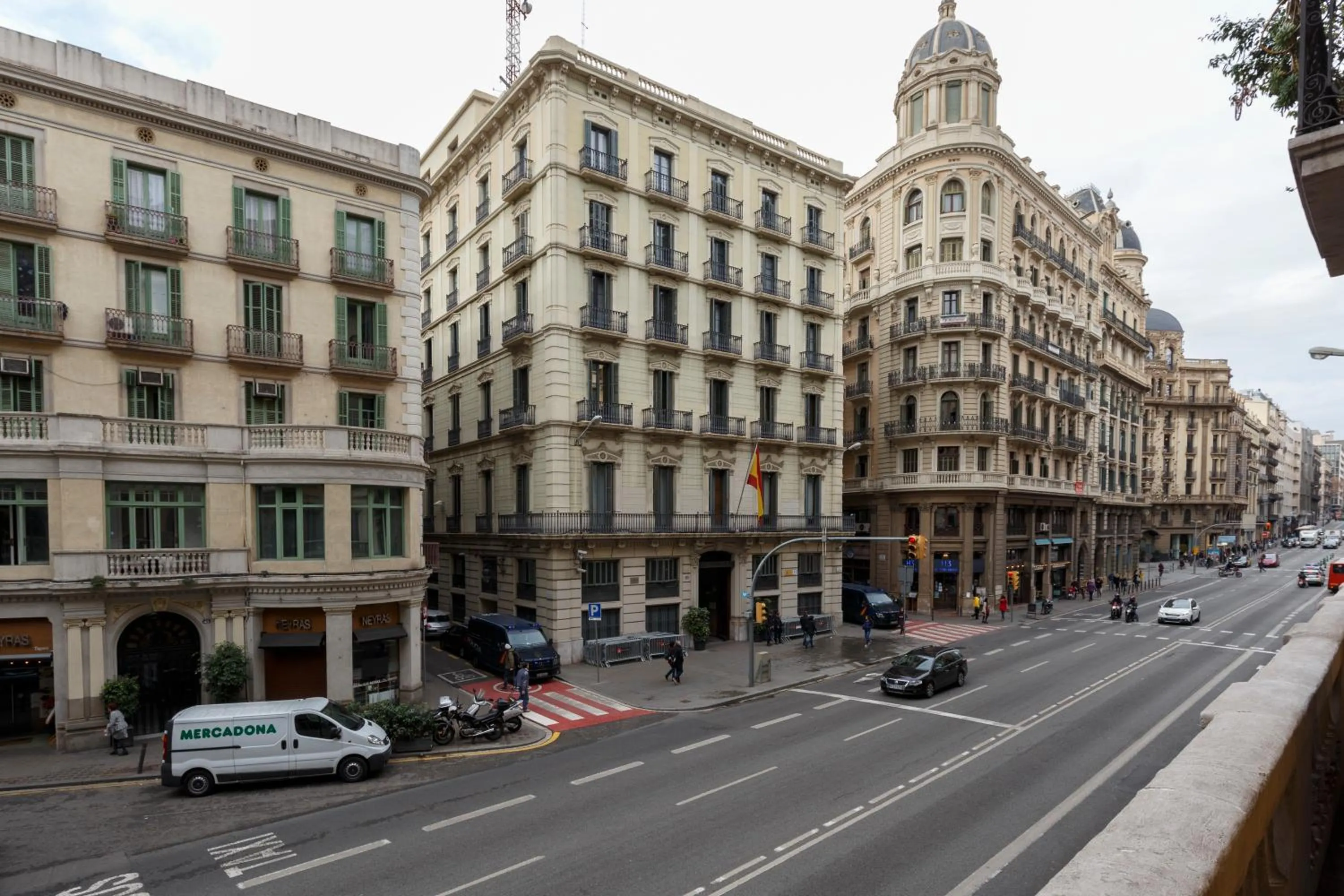 Bird's eye view in AinB B&B Born-Via Laietana