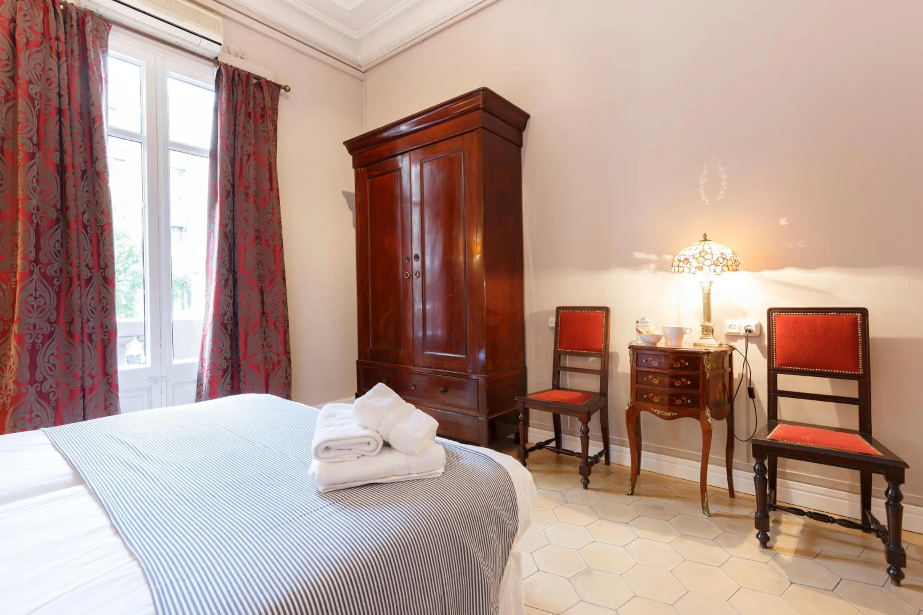 Bedroom, Bed in AinB B&B Born-Via Laietana