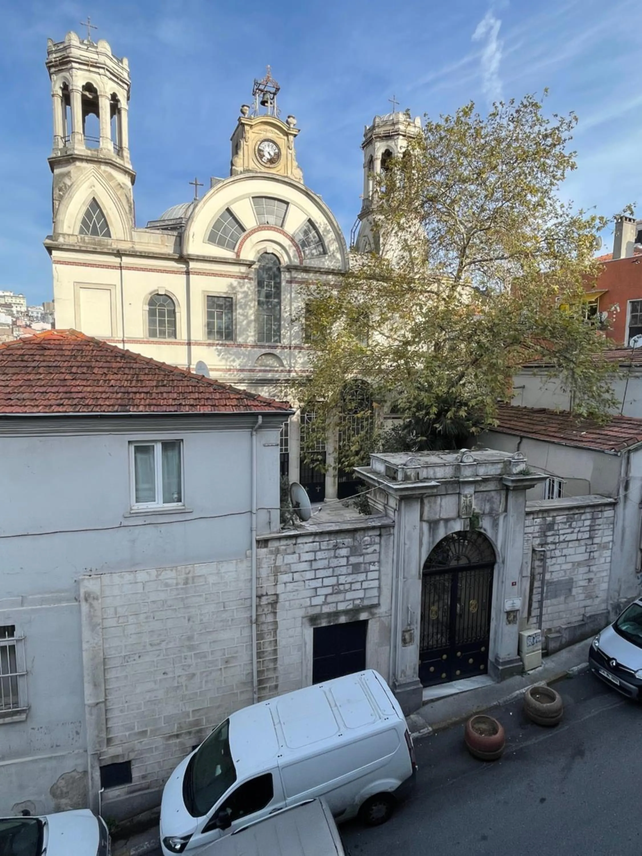 Property building in Taksim academie house